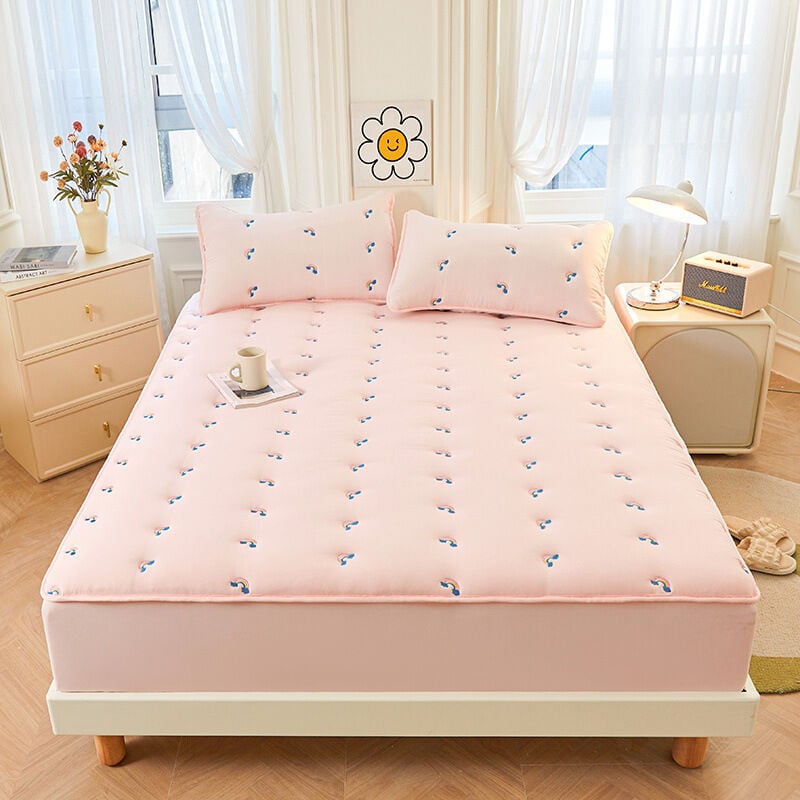 Ensemble de trois pièces de drap-housse matelassé en coton lavé teint en fil de coton brodé, protège-matelas simple et double
