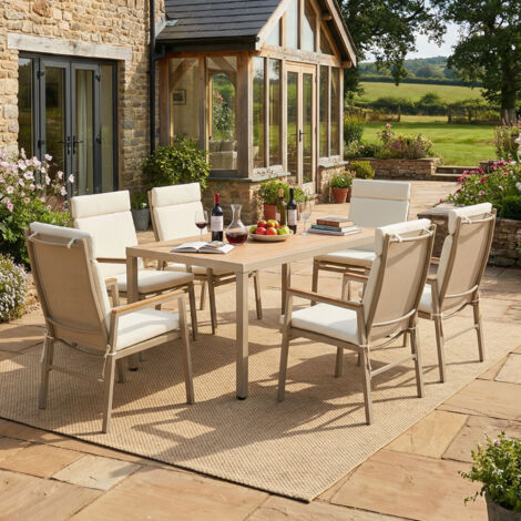 Ensemble repas jardin 6 personnes fer galvanisé plateau bois plastique,association de couleurs kaki et beige sobre.