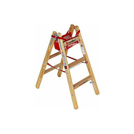 Escalera de tijera de madera con cómodos peldaños anchos  acceso