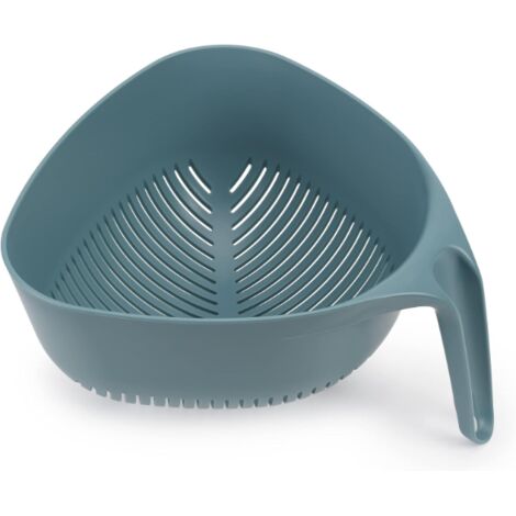 Escurridor Triangular Joseph Joseph Fregadero para Pasta y Verduras, Colador para Alimentos con Asa Vertical y Esquinas Fáciles de Escurrir, Azul Oscuro