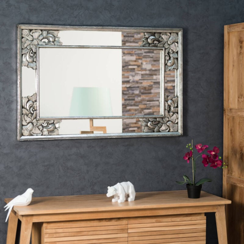 

Espejo decorativo de madera con pátina Mathilde plateado 110 x 70 cm