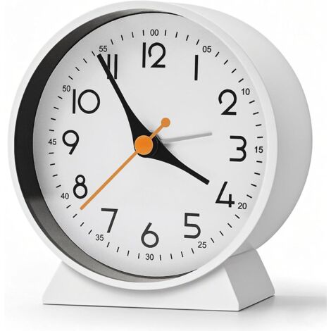 Este despertador analógico es silencioso y compacto, lo que lo hace ideal para decorar tu sala de estar, dormitorio o mesita de noche.