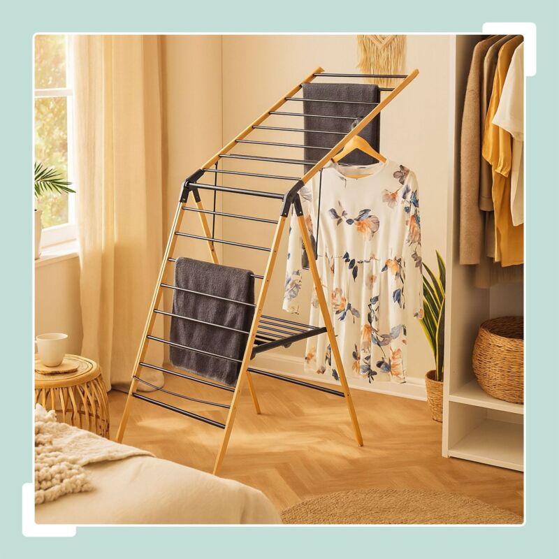 Etendoir a linge pliable - bambou et metal modele a ailes