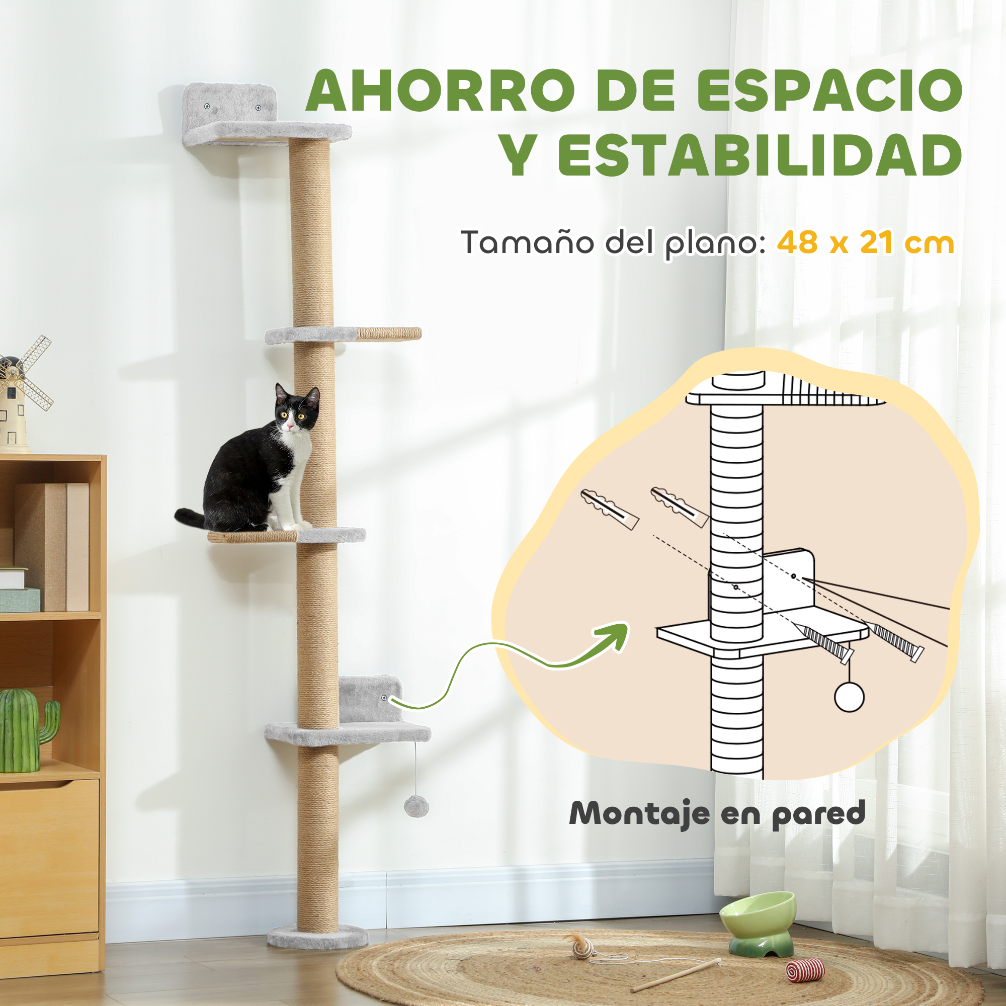 Arbre à chat mural fixé au mur dans un petit espace