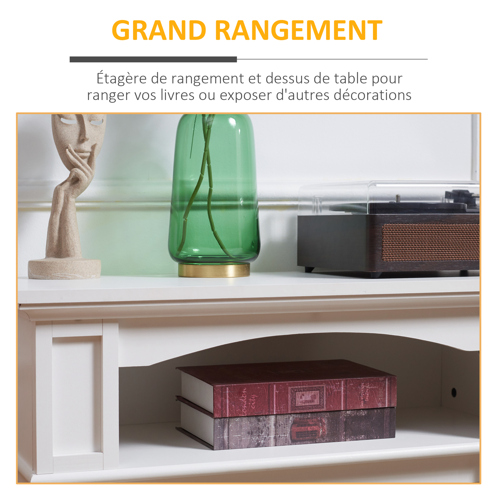 Étagère intégrée pour livres et objets décoratifs