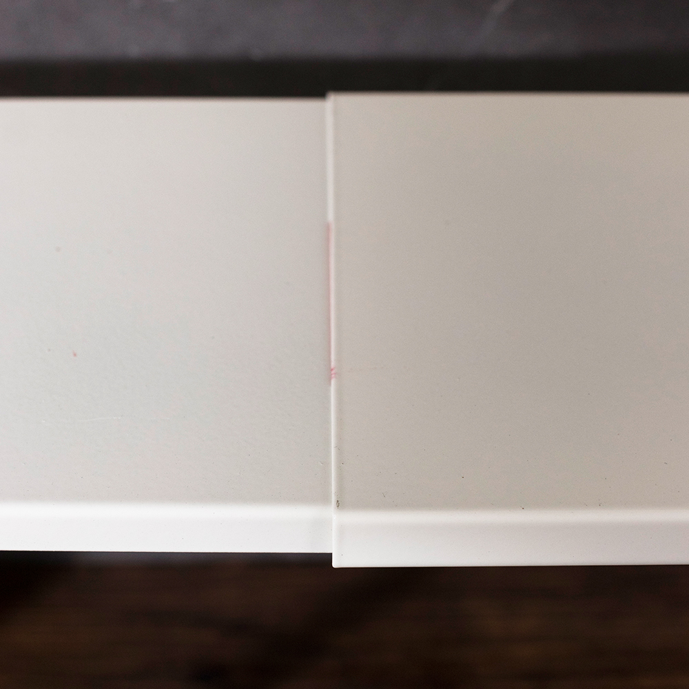 Étagère télescopique blanc‑cassé cuisine