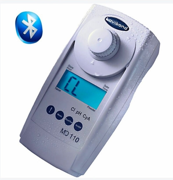 Fotometro Lovibond MD110 con display acceso e simbolo Bluetooth, per analisi acqua piscina.