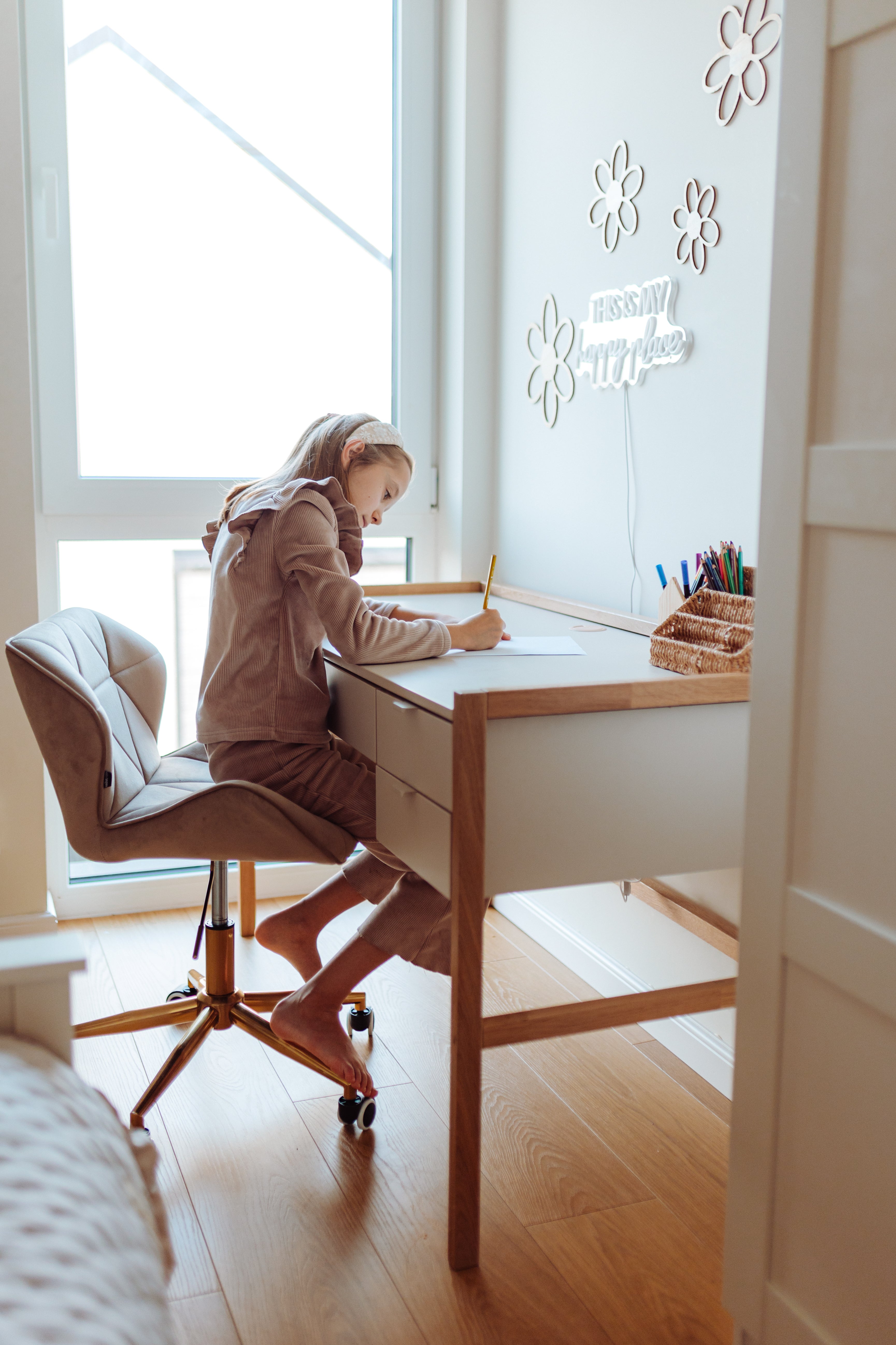 Bureau enfant bois clair