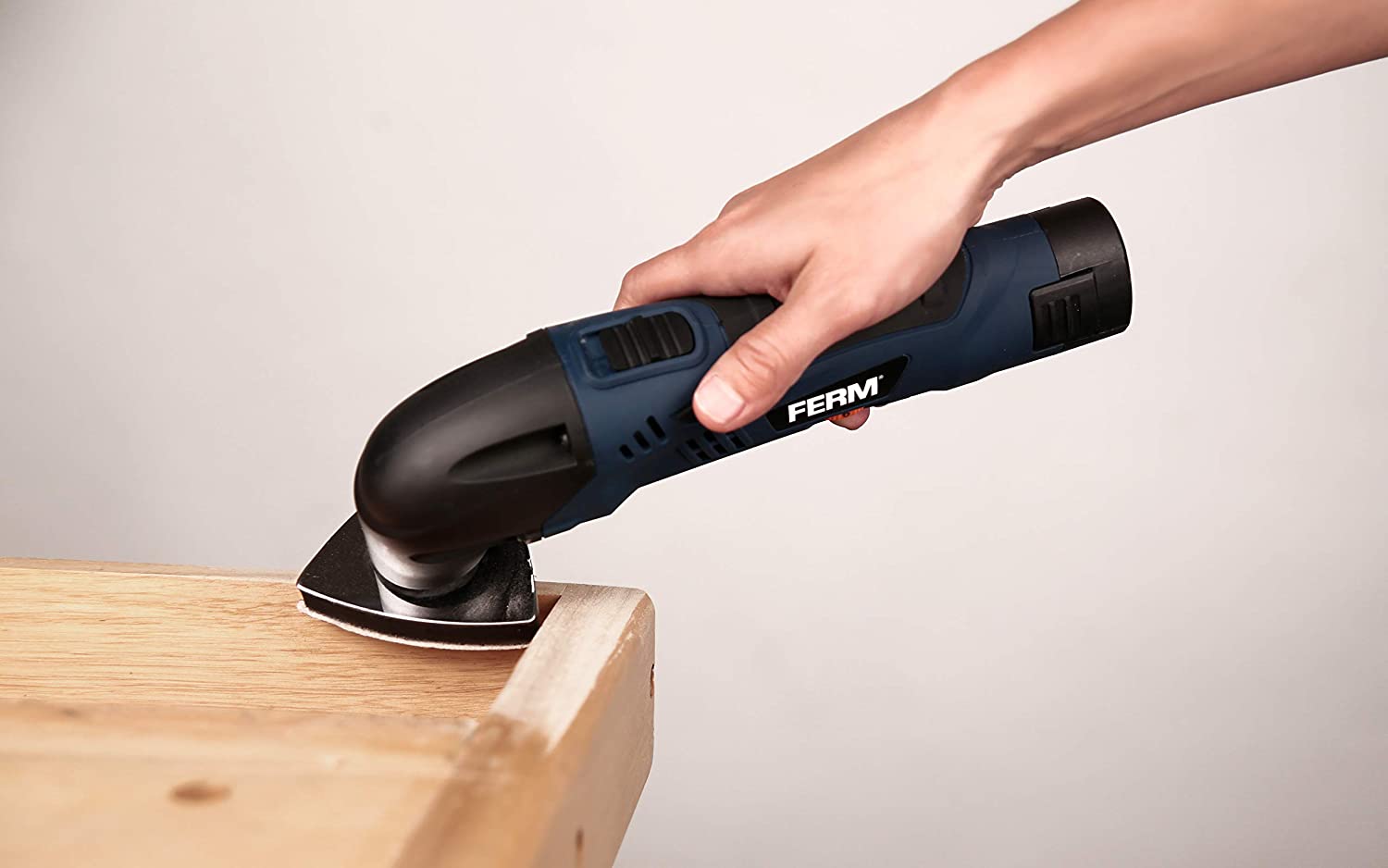 FERM OTM1006 Utensile Multifunzione a Batteria 12V - 1.5Ah