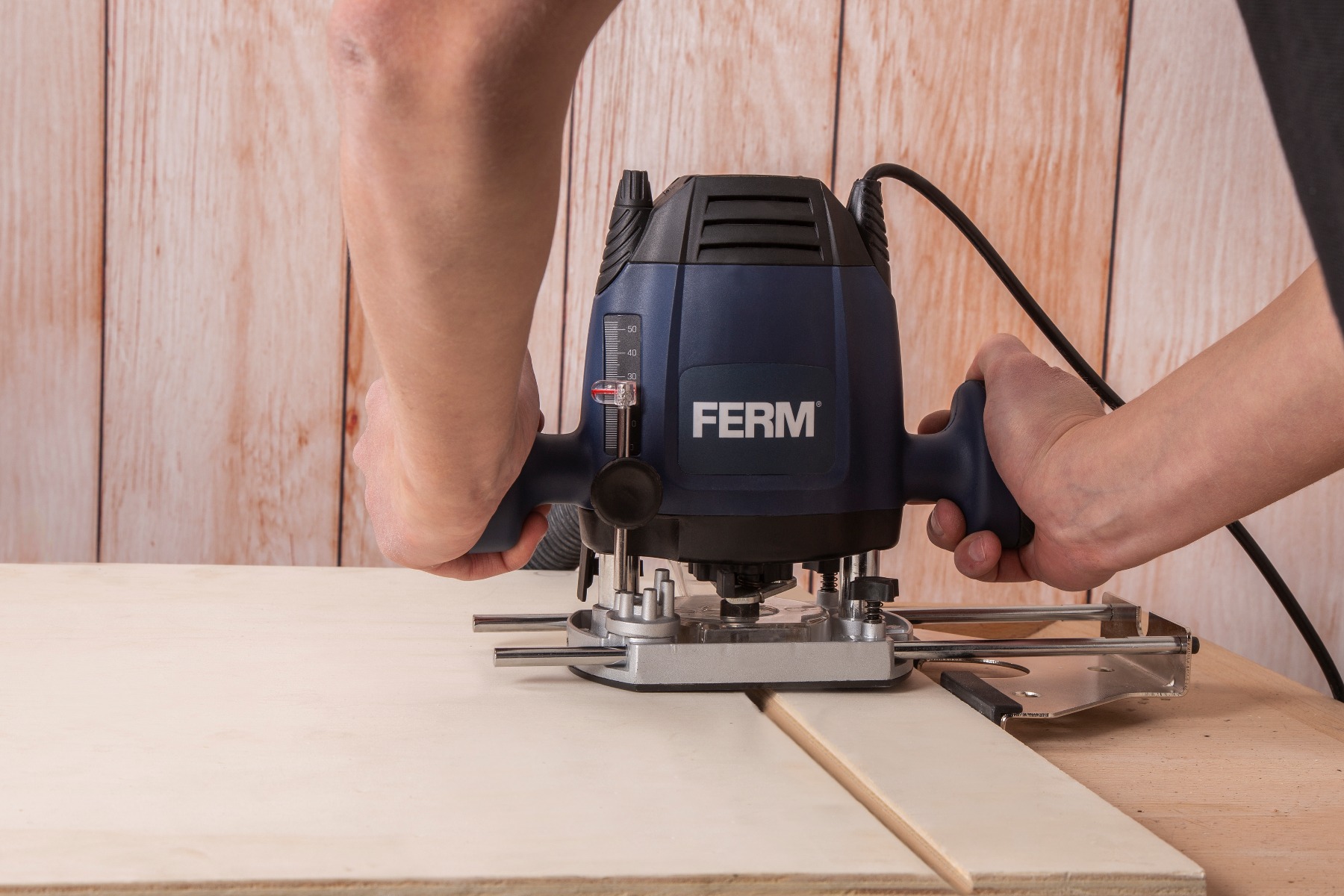 FERM PRM1021 Fresatrice verticale 1200W 6,8 mm