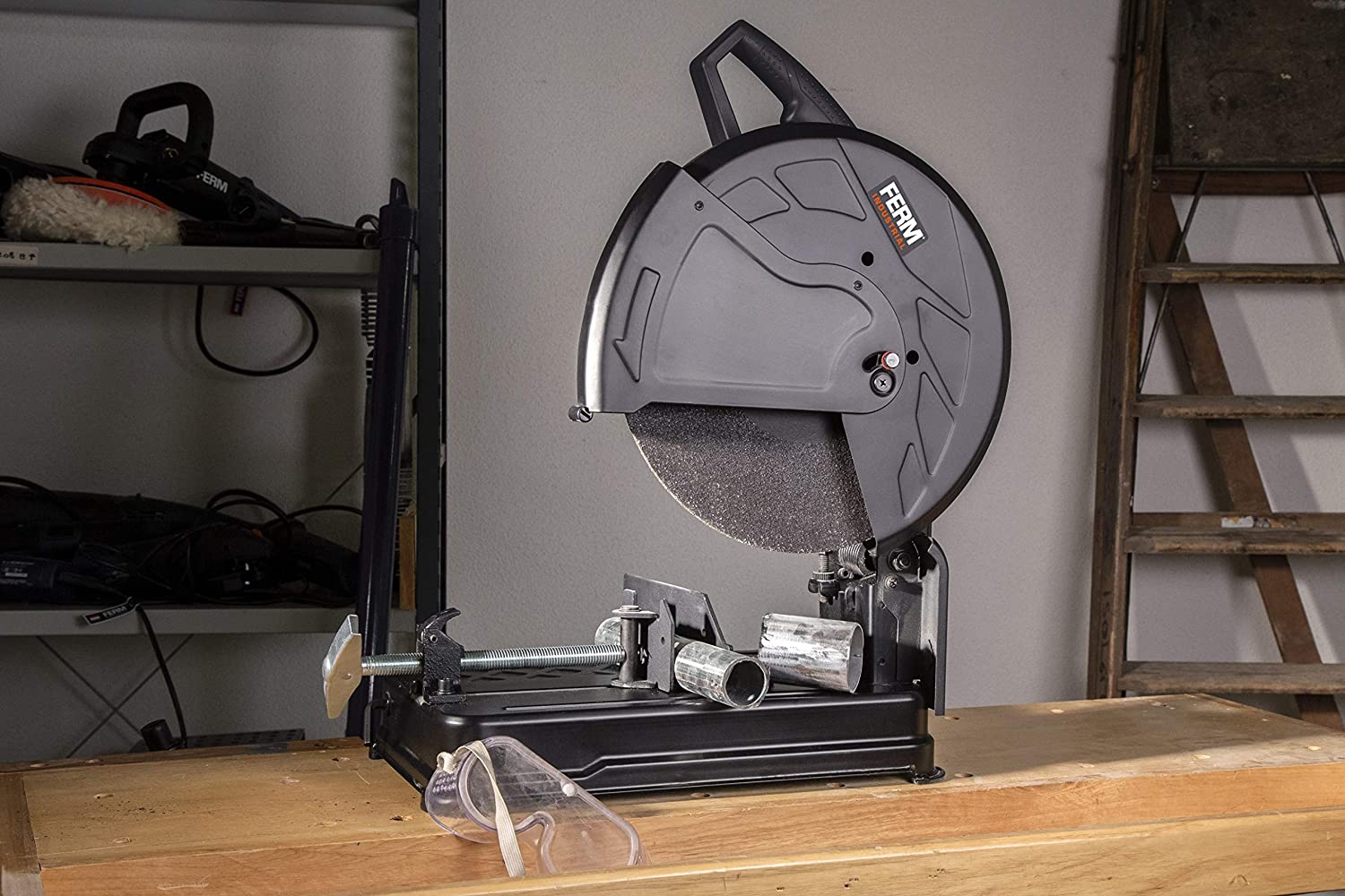 FERM Troncatrice professionale 2300W – Ø 355 mm. Cavo in gomma da 4 metri