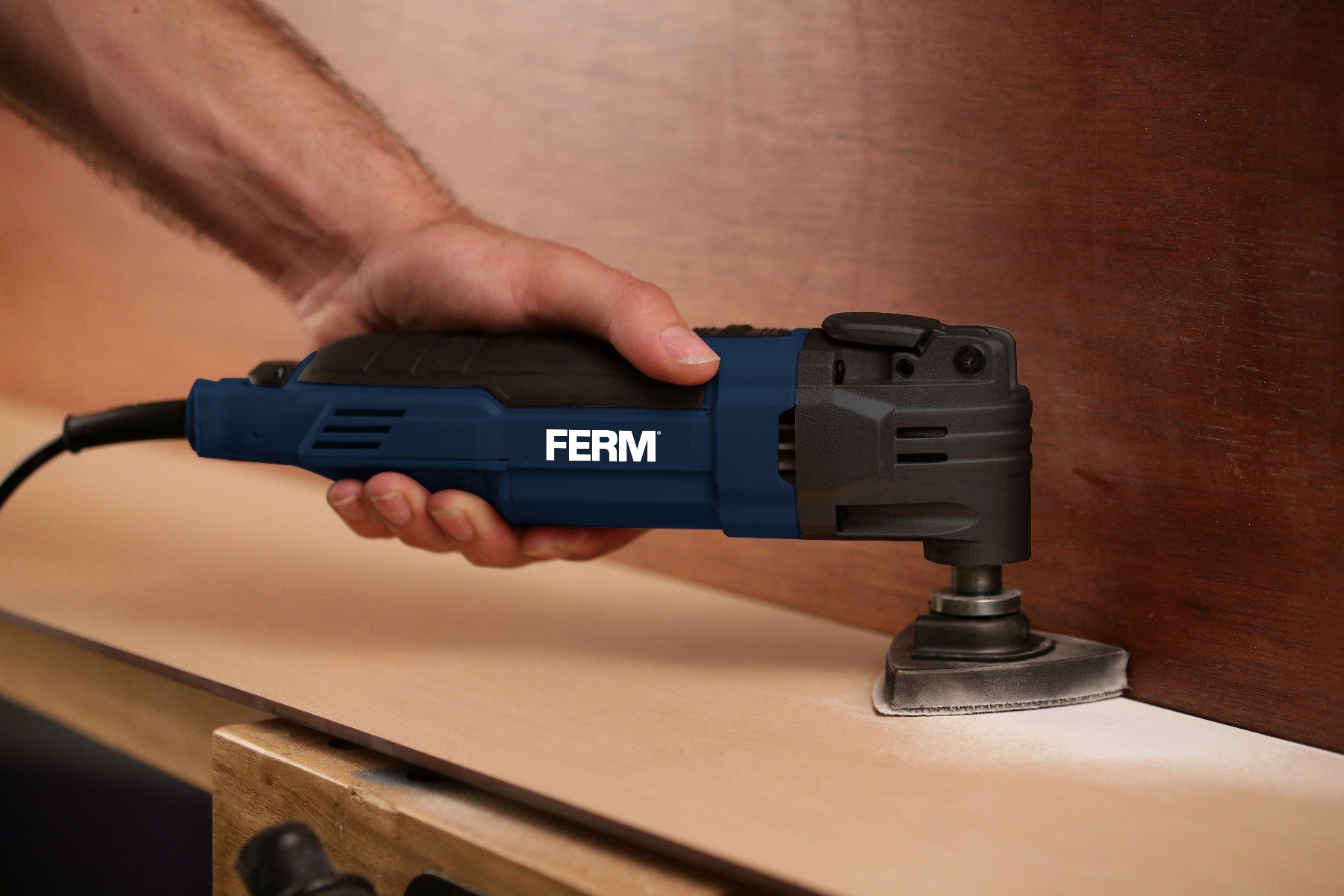 FERM OTM1007 Multiutensile - Oscillante - 300W - Incl. Valigetta E 7 Accessori -Makitae Outlet AAHKMJXYDAFdJAOAIMEbOAch33AdukmN70dmBUW84T W2wtCflcMmpoNaui8oc3Y8u2rpWDVtKFEyRitYQSnc9ZRvMyNLFzYKfHz9YyUknJN DzlucaUhDOE1CtoGhRlY5U=