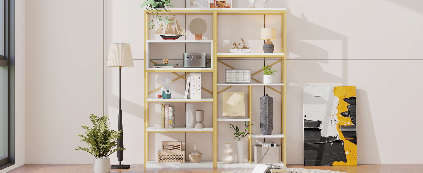 Étagère dans un salon lumineux