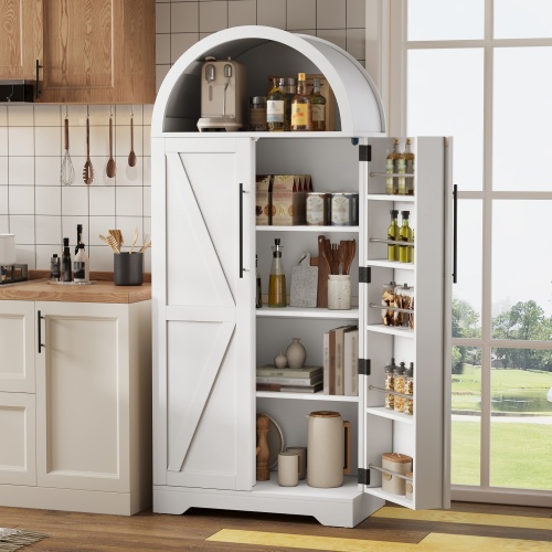 Compartiments ouverts et étagères de l’armoire arquée