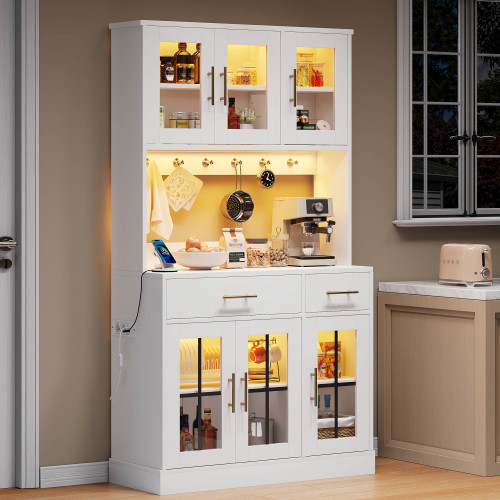 Meuble de cuisine blanc avec bandes LED multicolores