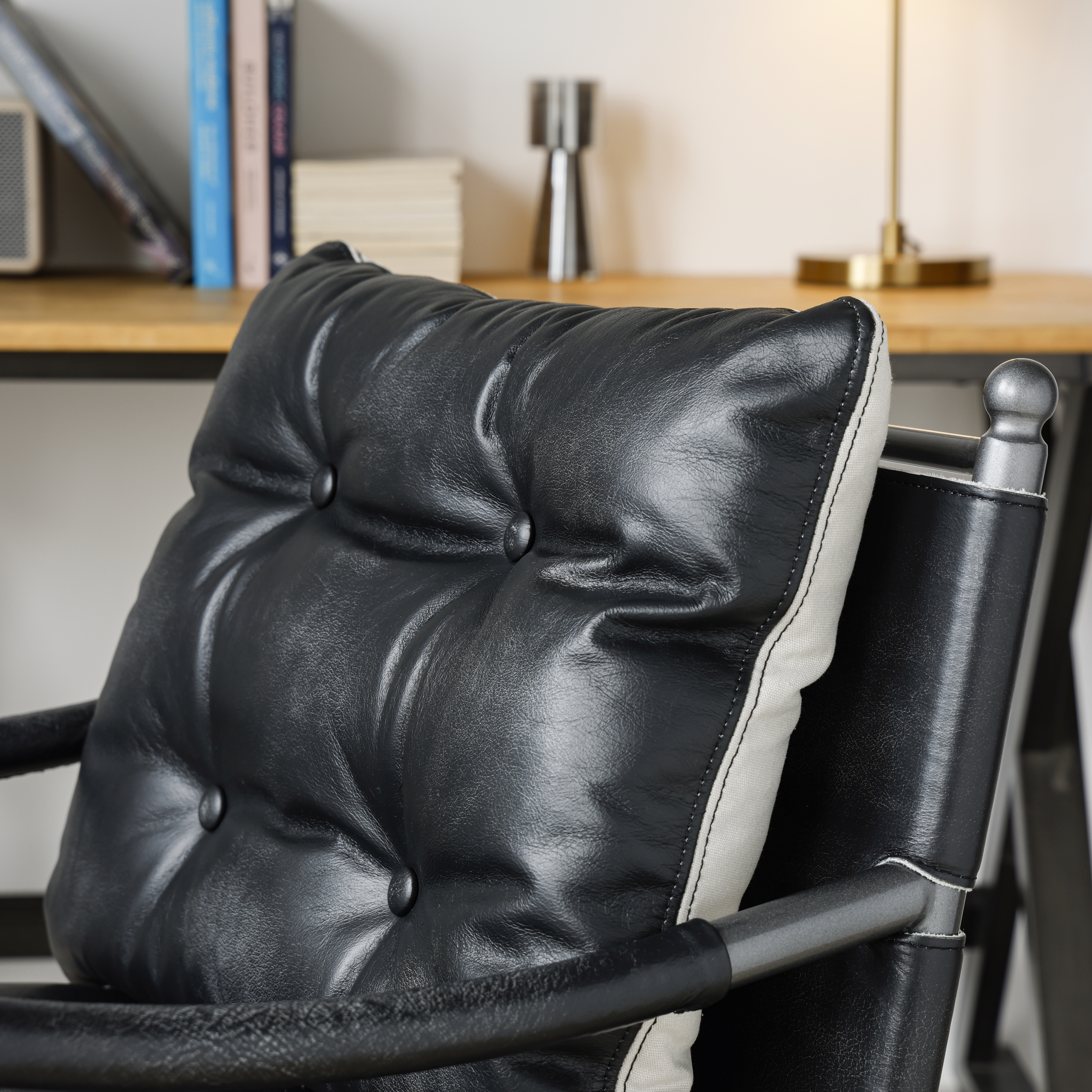Fauteuil d'appoint Mid-Century en cuir, design élégant intemporel, pour salon, cuir haut de gamme respirant, toucher doux, reste frais et confortable, améliore apparence de la pièce, style classique moderne - image 4