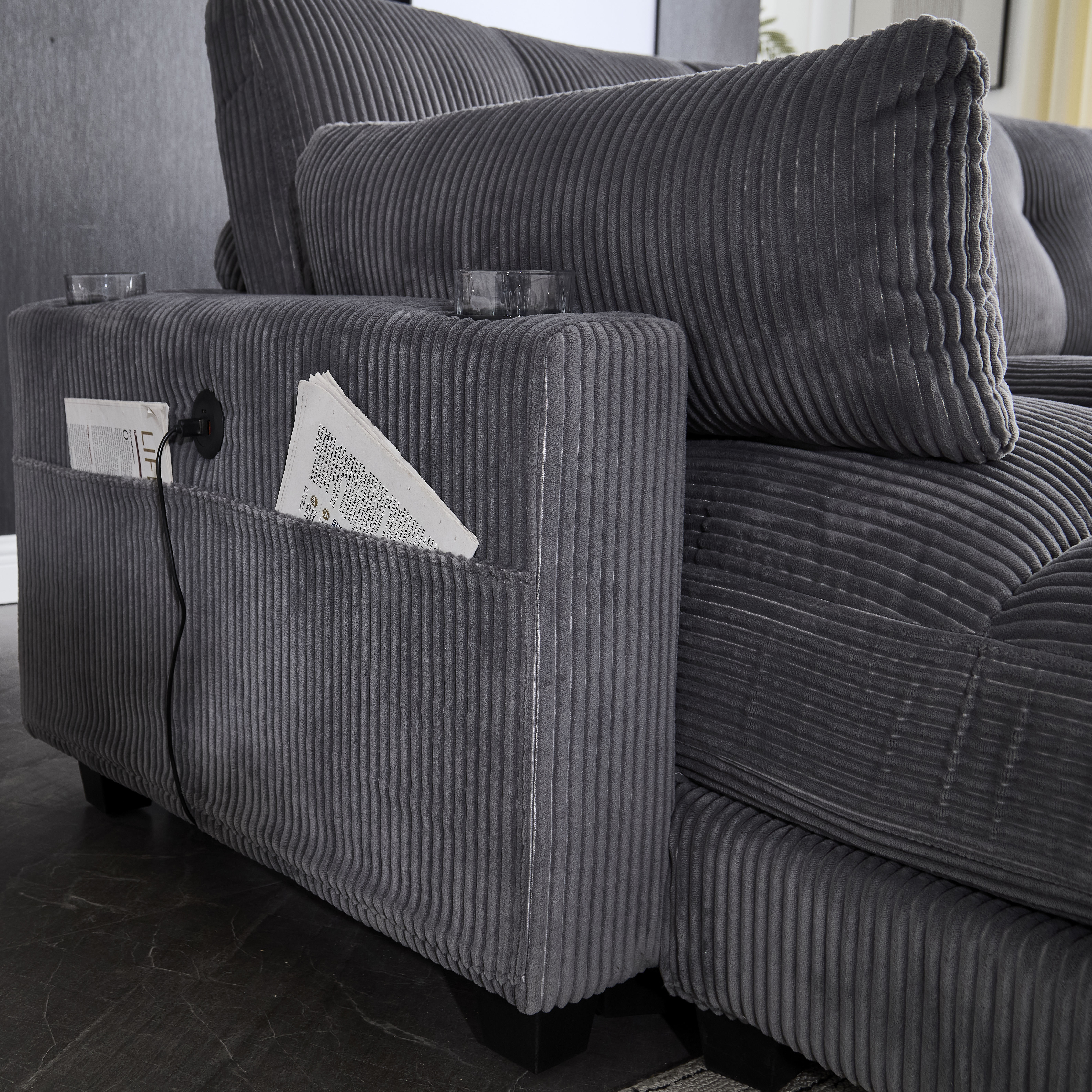 Canapé modulable 2 places 224 x 140 x 81 cm, avec poches latérales, porte-gobelets, port USB et prise électrique, Velours côtelé, gris foncé - présentation 1