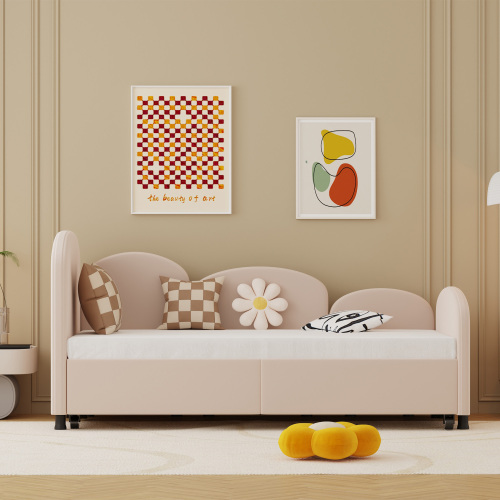 Revêtement en velours rose du lit enfant