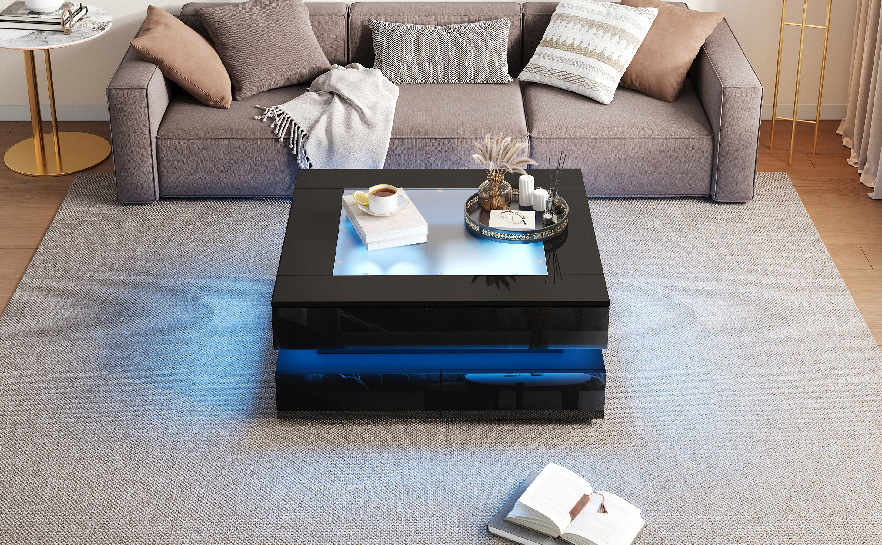 Table basse à côté du canapé