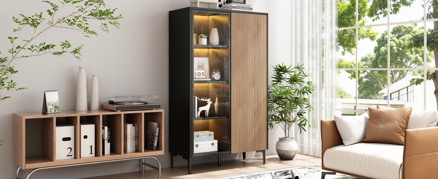 Vitrine noire et aspect bois
