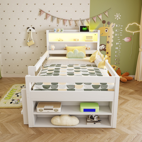 Barrières de protection et large marche avant du lit enfant