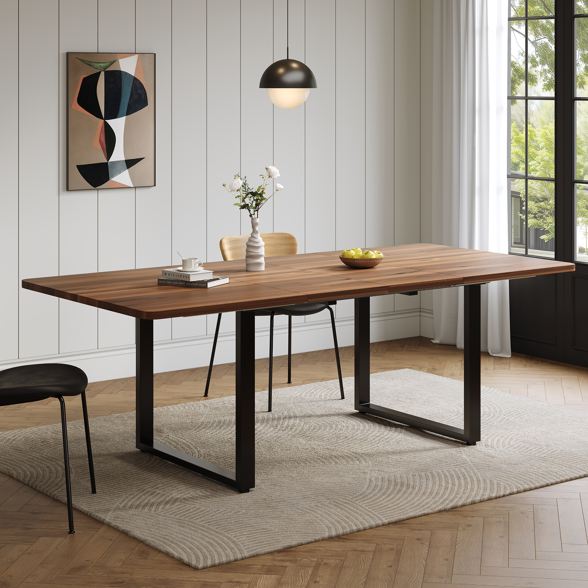 Table effet noyer et piètement métallique