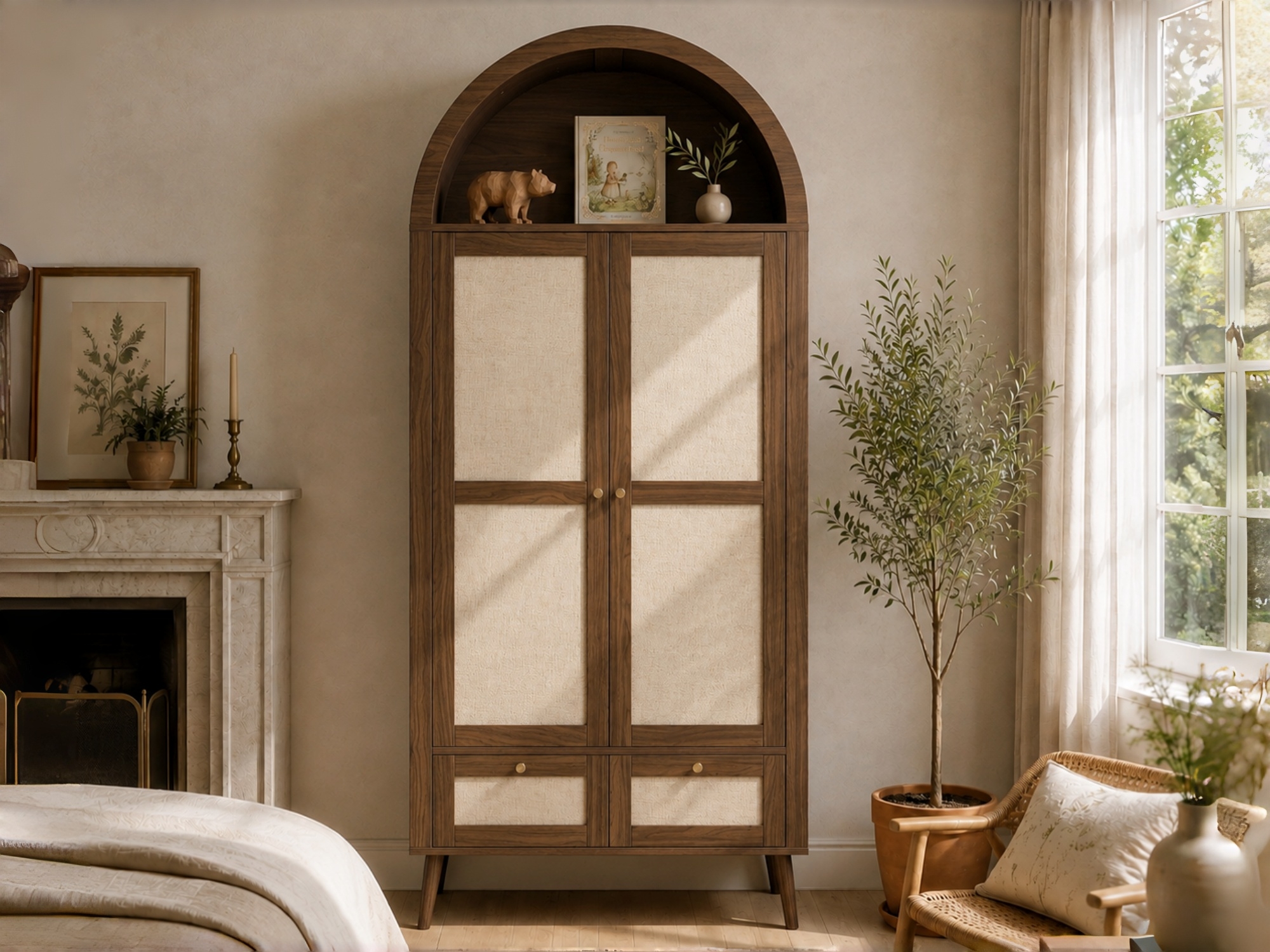 Armoire effet noyer avec façades imitation rotin beige et design arqué