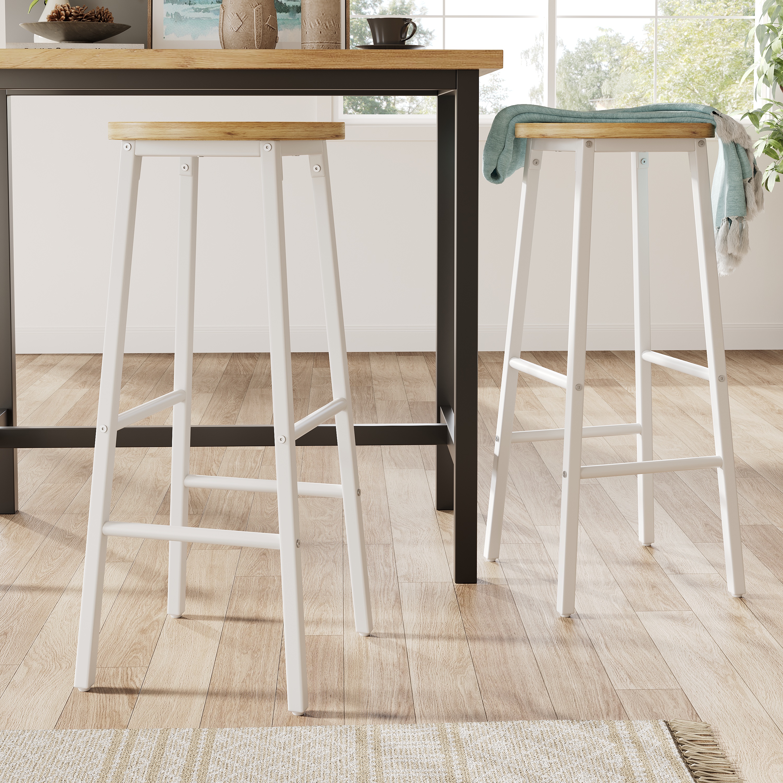Ensemble de bar: table îlot de cuisine avec espace de rangement et 2 tabourets de bar, blanc, aspect bois, avec portes d'armoires en verre et étagères réglables, peut supporter jusqu'à 150 kg par