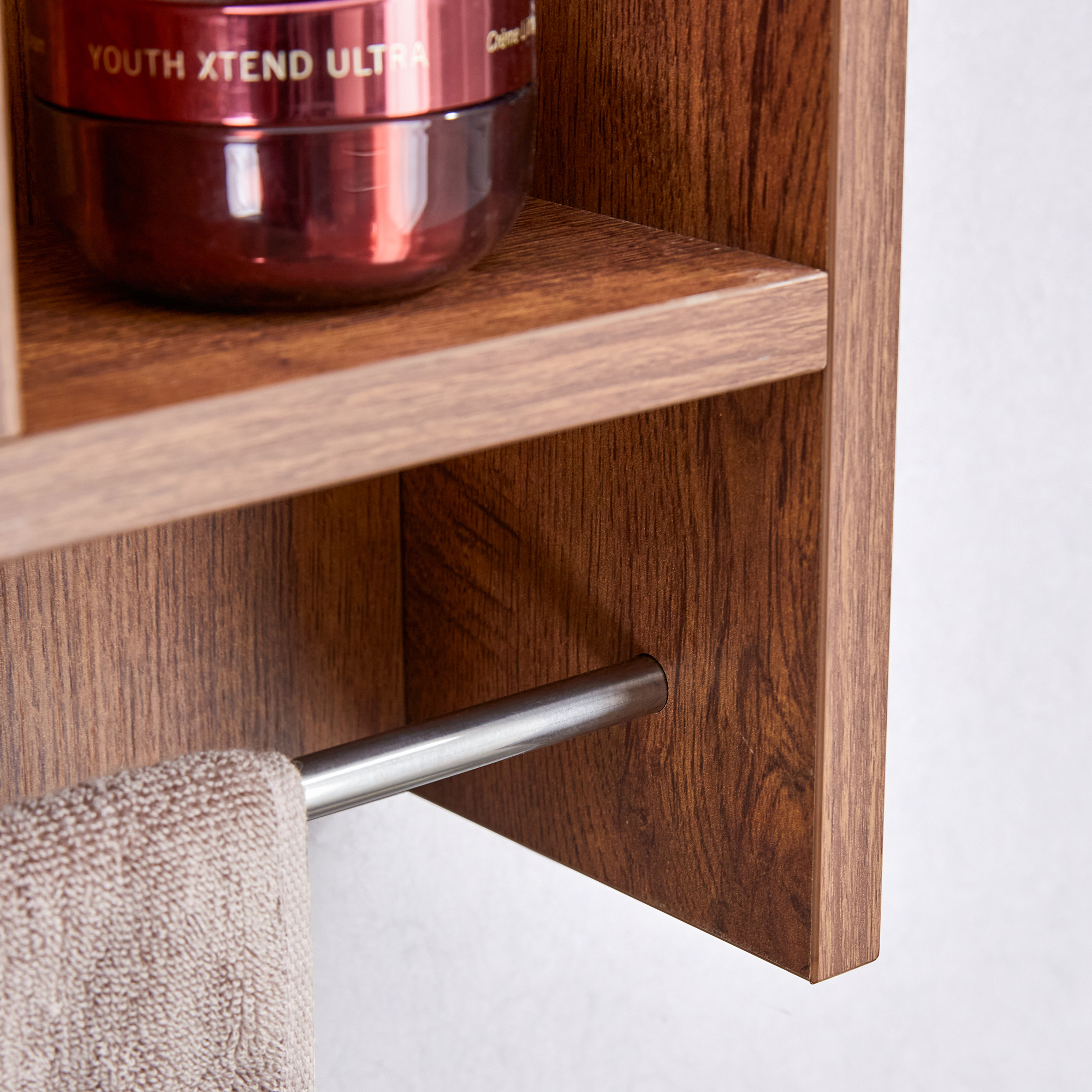 Installation murale gain‑de‑place salle de bain