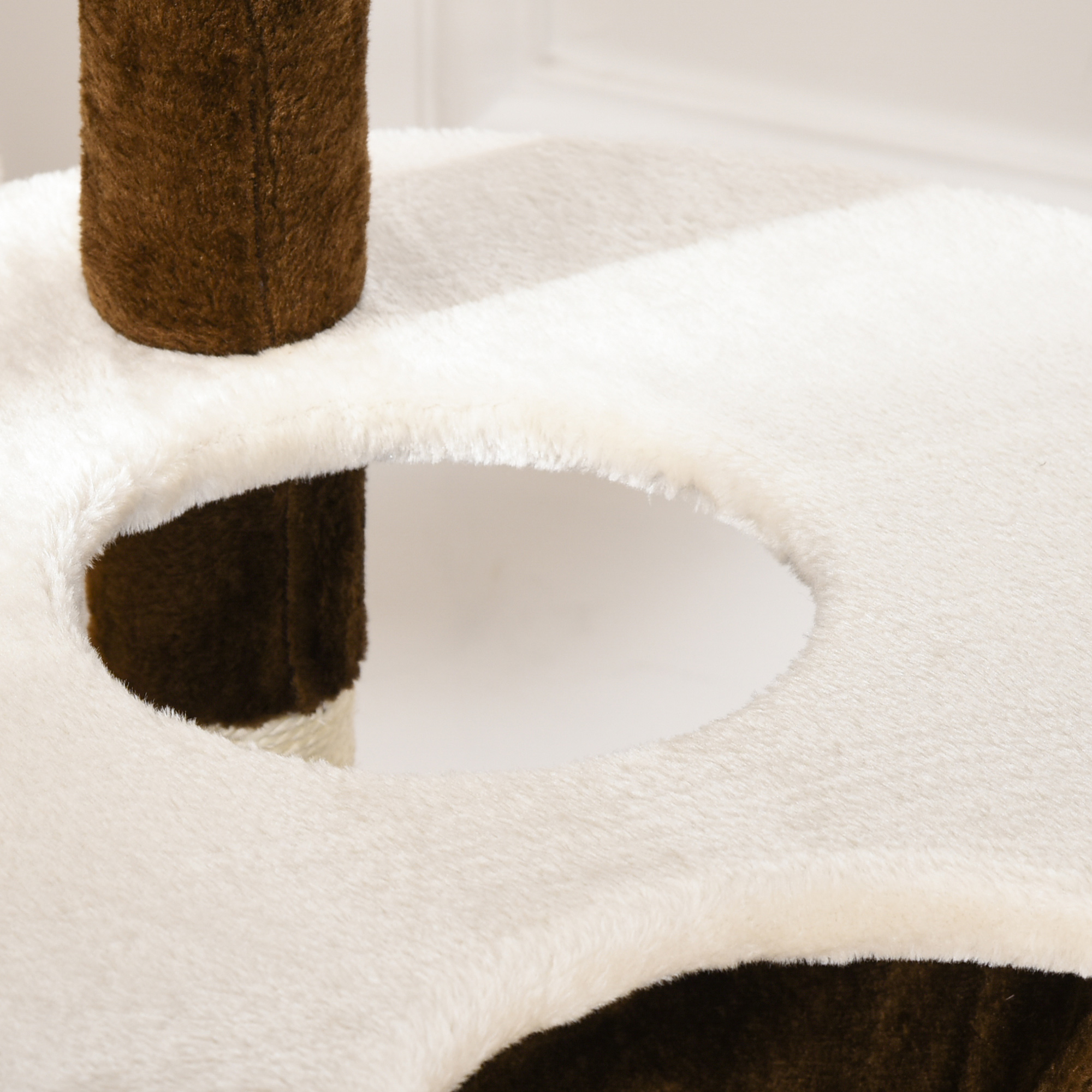 Présentation du meuble griffoir à plusieurs niveaux