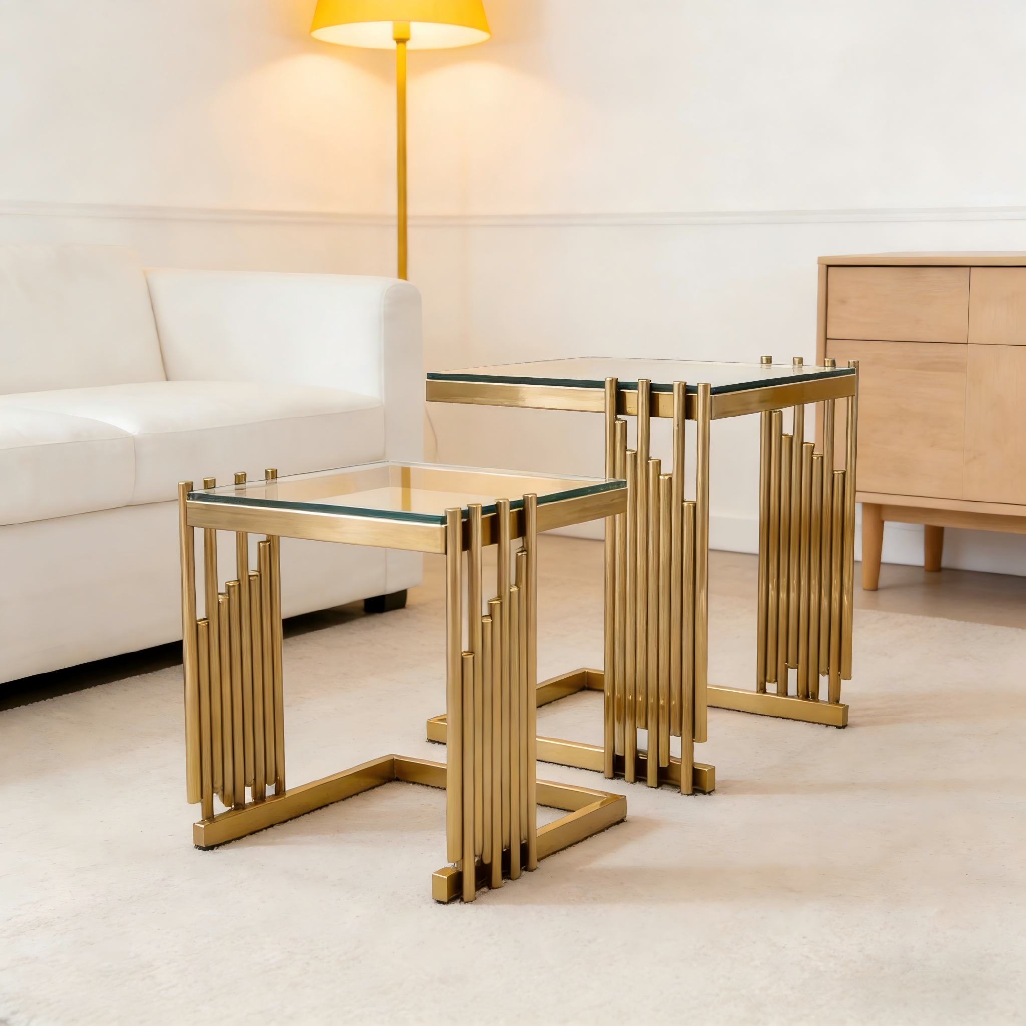 Ensemble de 2 tables basses gigognes en verre trempé, cadre acier inoxydable doré, design carré grand et petit, utilisation flexible, résistant aux chocs et rayures, pour salon, luxe et stabilité, look glamour - image 1