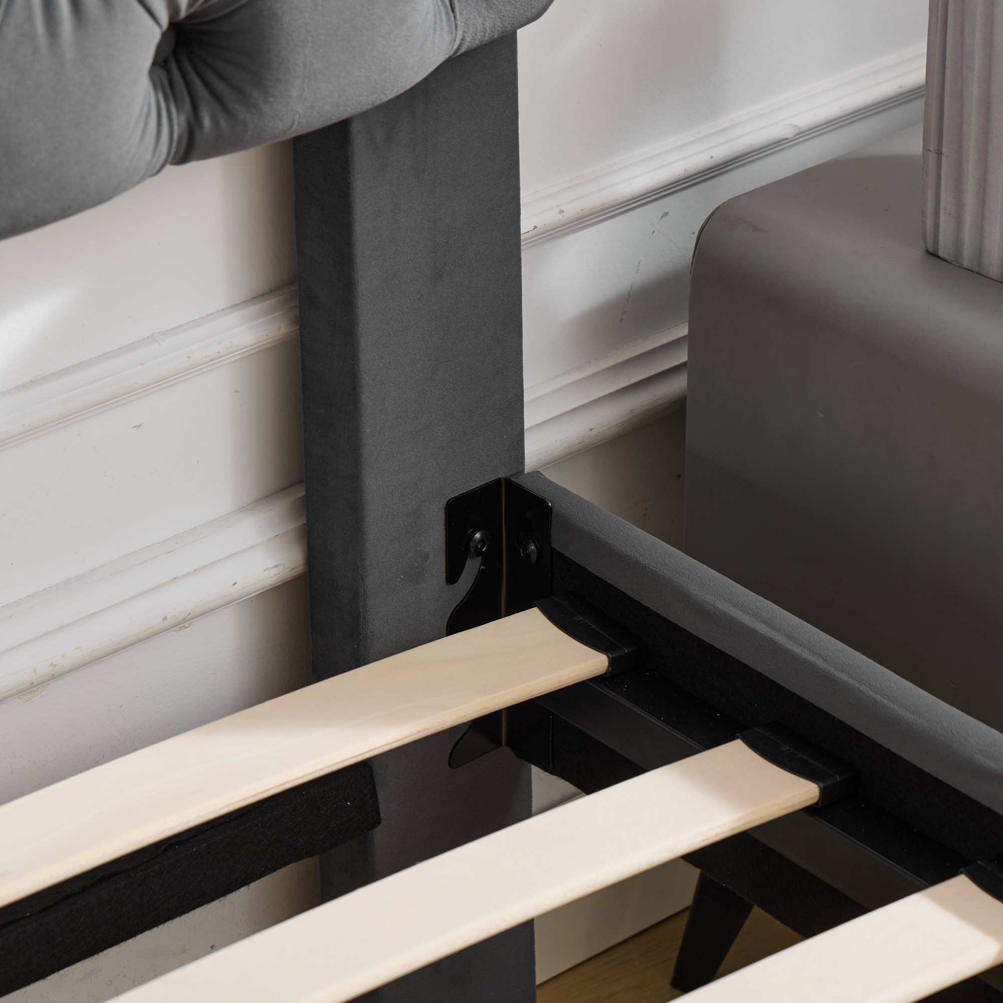 Lit en velours avec tête nuage réglable, barre renforcée, sommier bois lattes denses, pour chambre, confort supérieur, stabilité renforcée, design élégant, durabilité, utilisation flexible, style luxueux, fonctionnalité - image 17