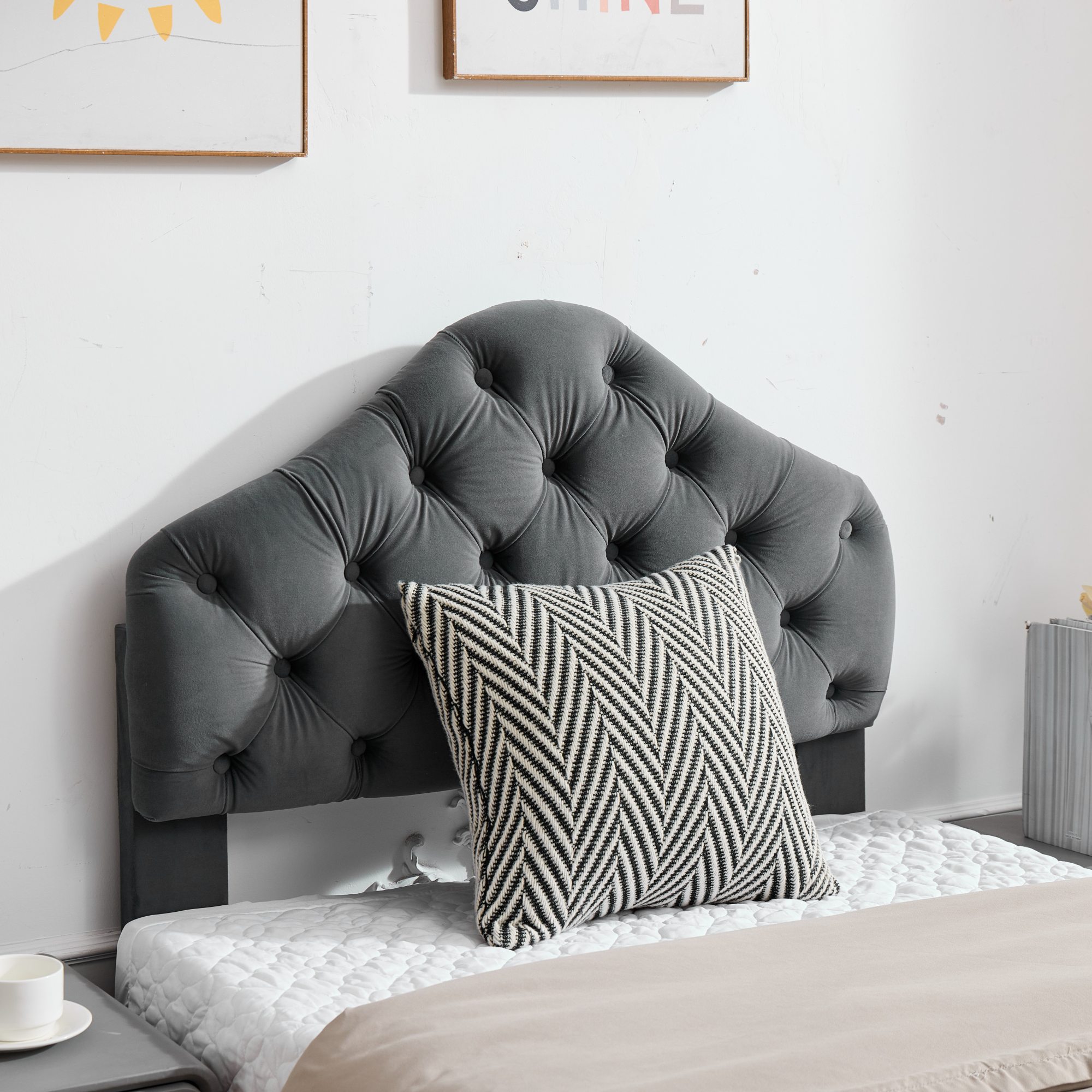 Lit en velours avec tête nuage réglable, barre renforcée, sommier bois lattes denses, pour chambre, confort supérieur, stabilité renforcée, design élégant, durabilité, utilisation flexible, style luxueux, fonctionnalité - image 11