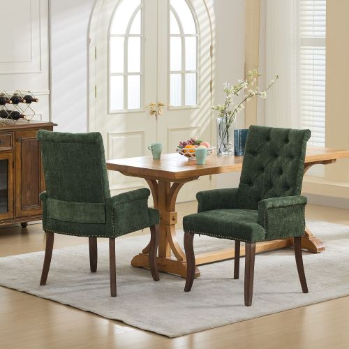 Chaise en chenille vert olive dans un intérieur classique