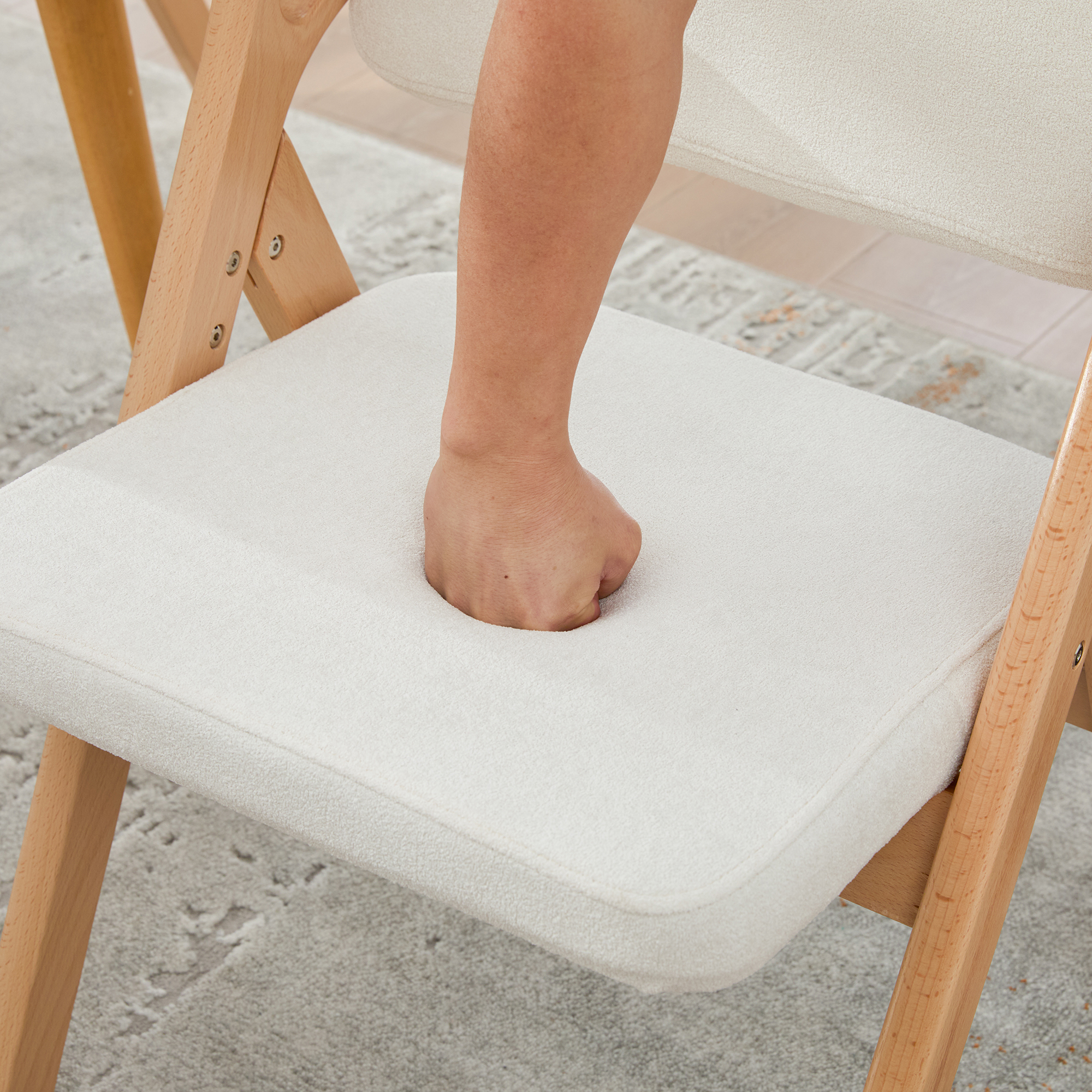 Chaise pliante en bois avec assise rembourrée, mousse haute élasticité, dossier épaissi, housse amovible lavable, tissu lin respirant, pour extérieur, fêtes et salle à manger, gain de place, confort et praticité - image 11