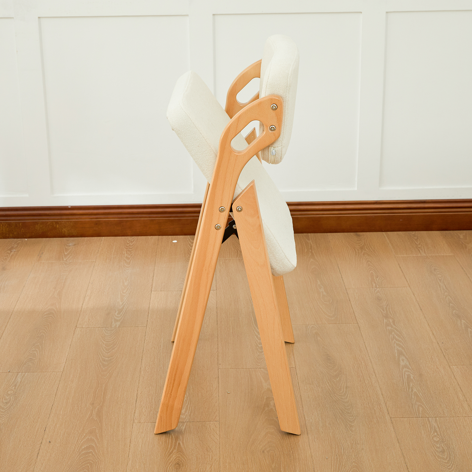 Chaise pliante en bois avec assise rembourrée, mousse haute élasticité, dossier épaissi, housse amovible lavable, tissu lin respirant, pour extérieur, fêtes et salle à manger, gain de place, confort et praticité - image 2