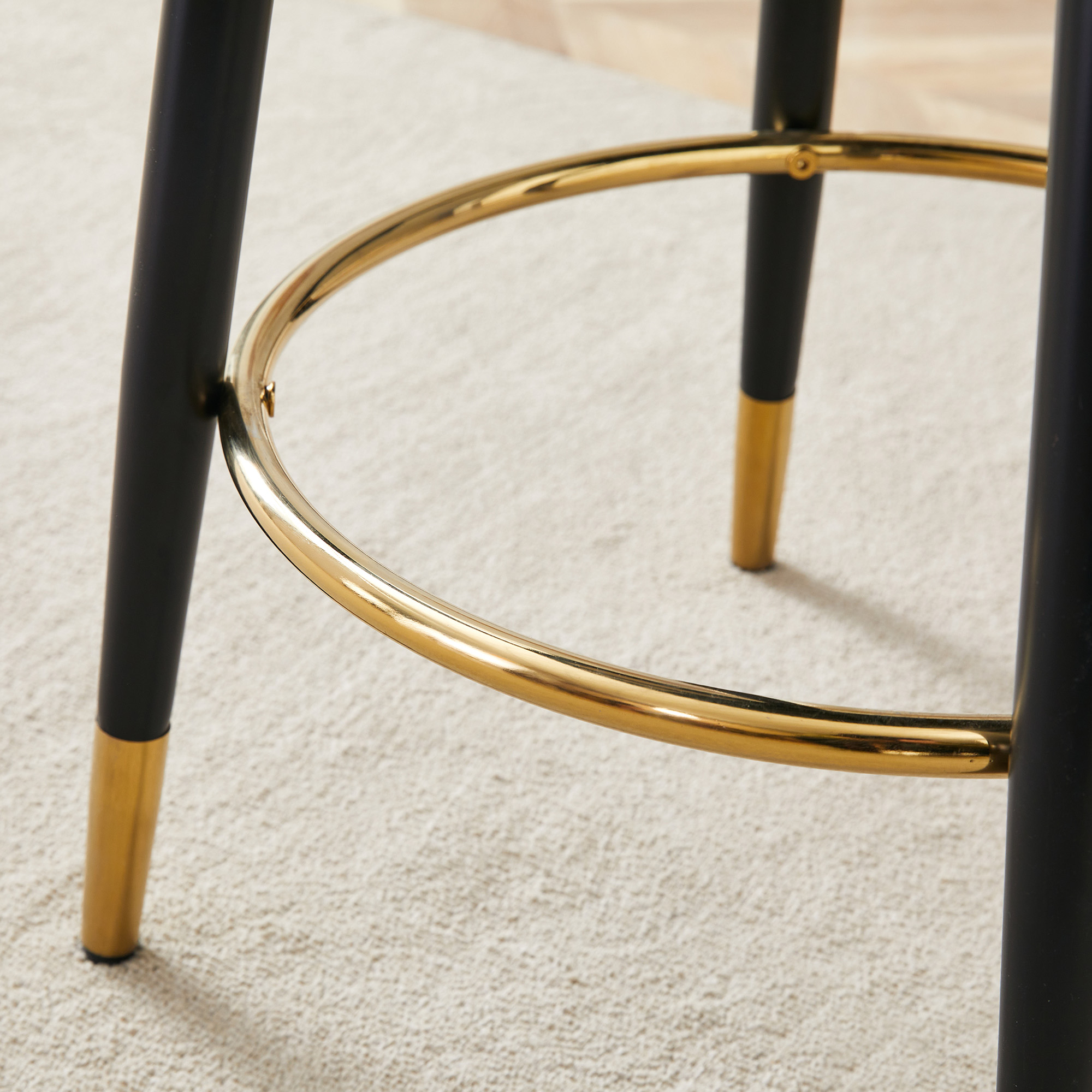 Tabouret de bar avec dossier ajouré unique, pieds métal avec accents dorés, design noir minimaliste, pour bar et cuisine, style contemporain, attire tous les regards, polyvalent, stabilité et élégance - image 16