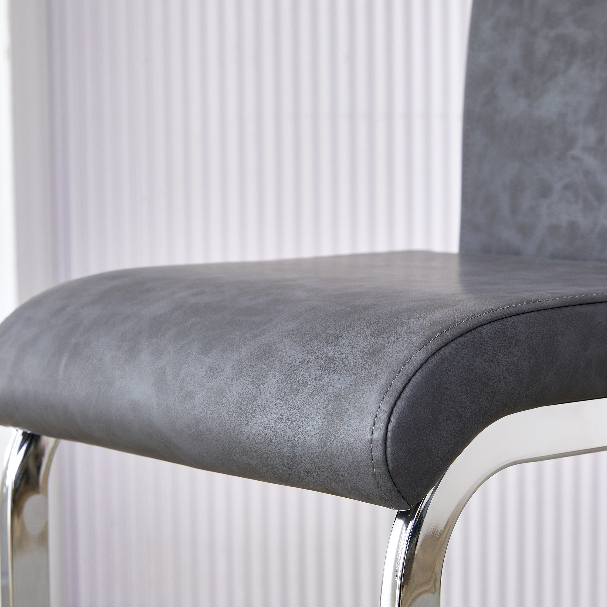 Tabouret de bar avec pieds métal argent, PU, hauteur totale 96.5 cm, assise 63.5 cm, repose-pieds, pour bar et cuisine, design unique, confort assise, facile entretien, style moderne, stabilité - image 9