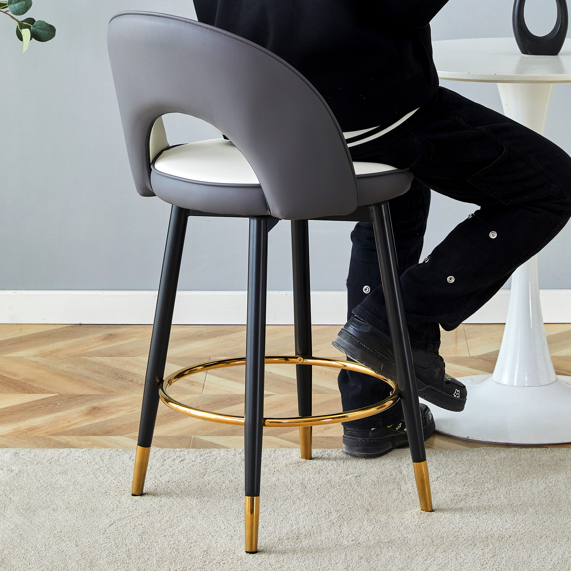 Tabouret de bar, lot de 2, assise rembourrée, rotation à 360°, 44 x 44 x 91,5 cm, similicuir et métal, gris foncé - vue 5