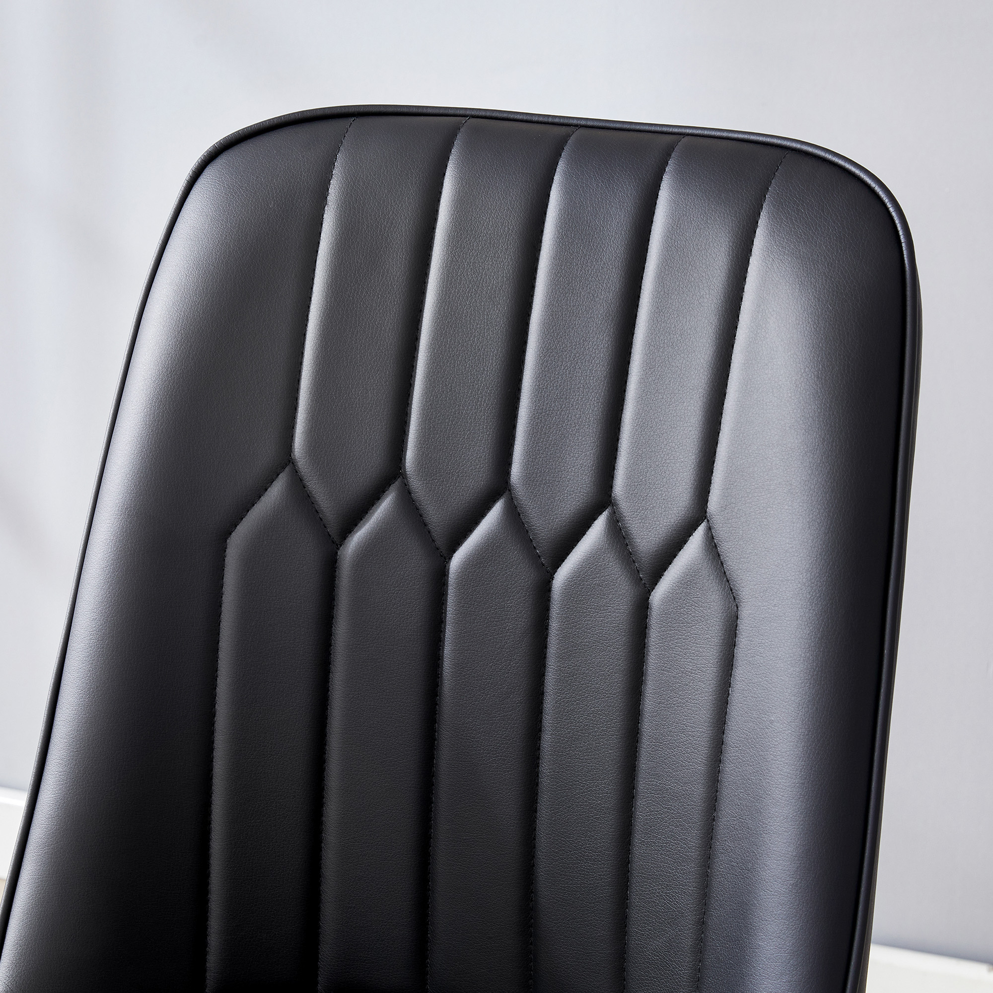 Chaise de salle à manger noire en PU cuir, pieds métal argent, dossier ergonomique, pour salle à manger et salon, design moderne industriel, soutien lombaire, haute capacité, style élégant minimaliste - image 18