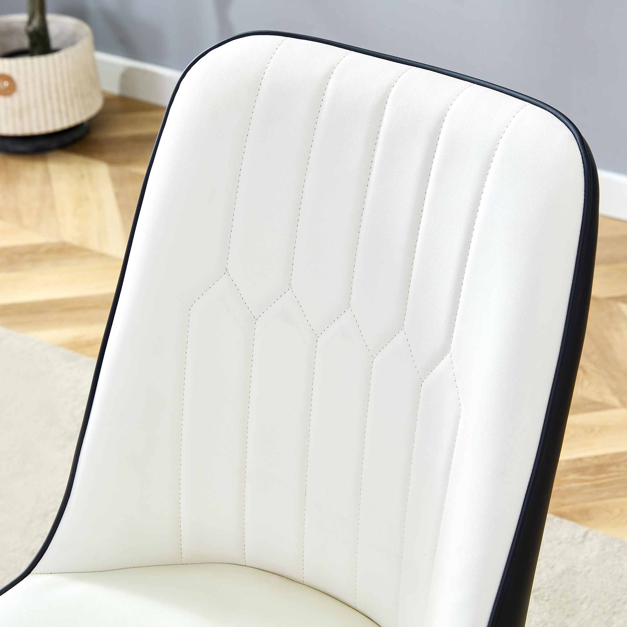 Chaise de salle à manger PU noir et blanc, mousse haute densité, dossier incliné, pieds métal, pour salle à manger et bureau, design contrasté classique, soutien lombaire, confort durable, style moderne - image 13