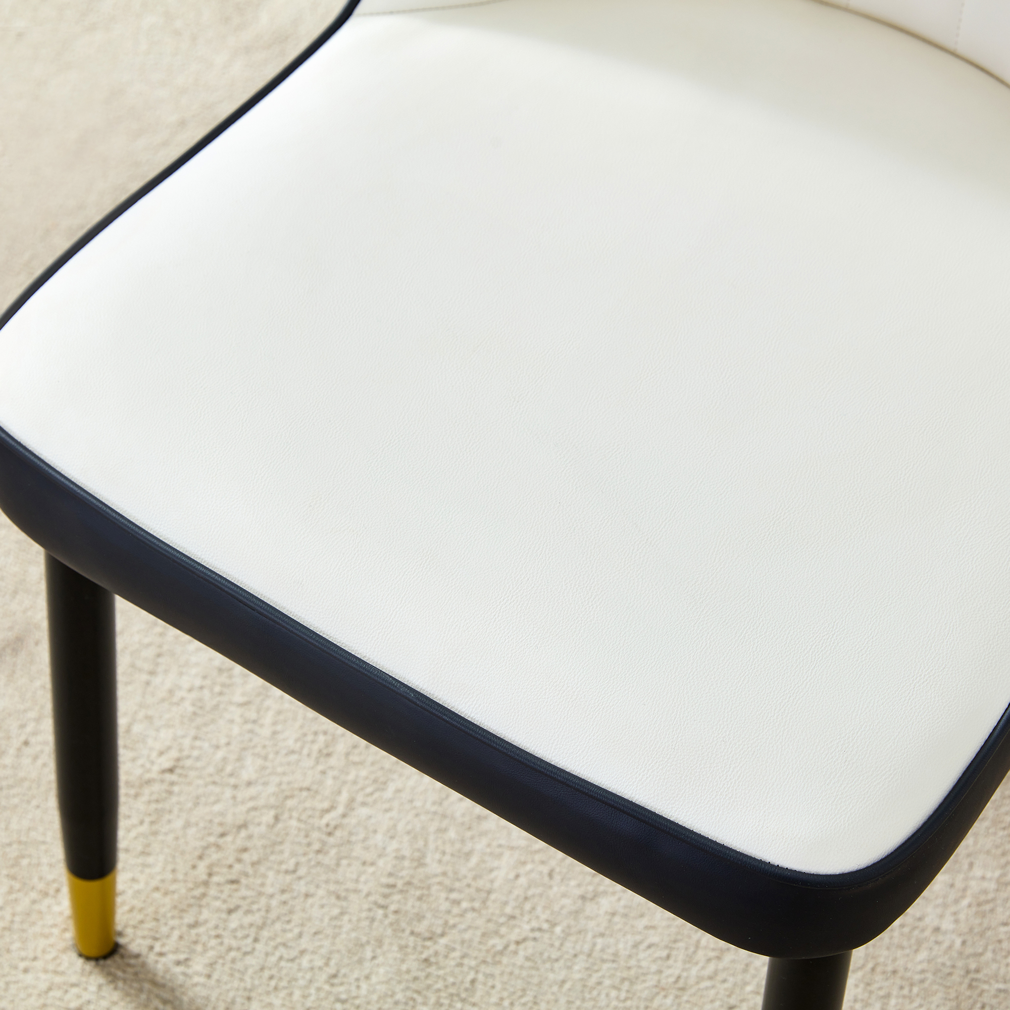 Chaise de salle à manger PU noir et blanc, mousse haute densité, dossier incliné, pieds métal, pour salle à manger et bureau, design contrasté classique, soutien lombaire, confort durable, style moderne - image 12