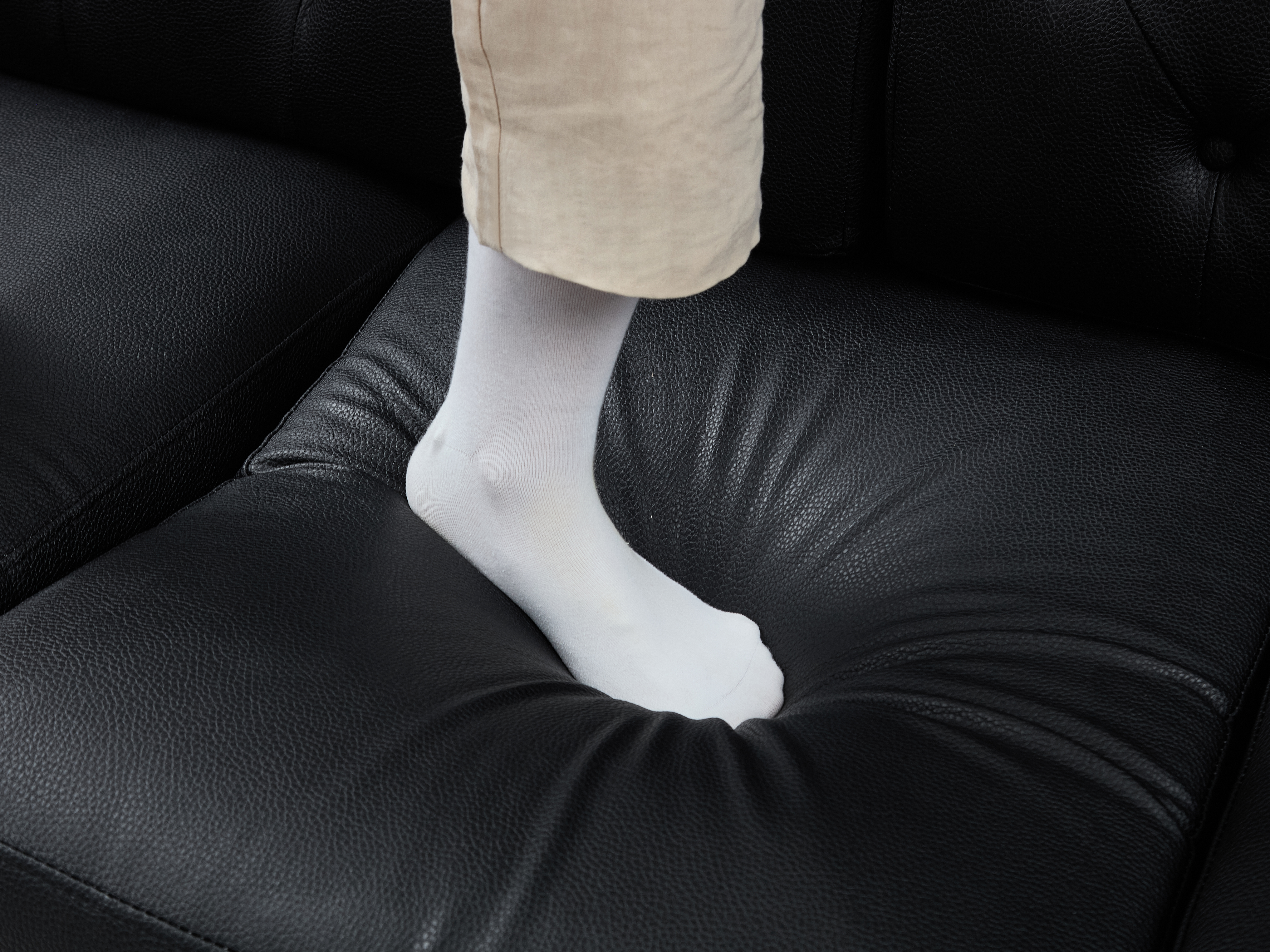 Image 15 – Canapé Chesterfield noir – 105 x 76 x 86 cm