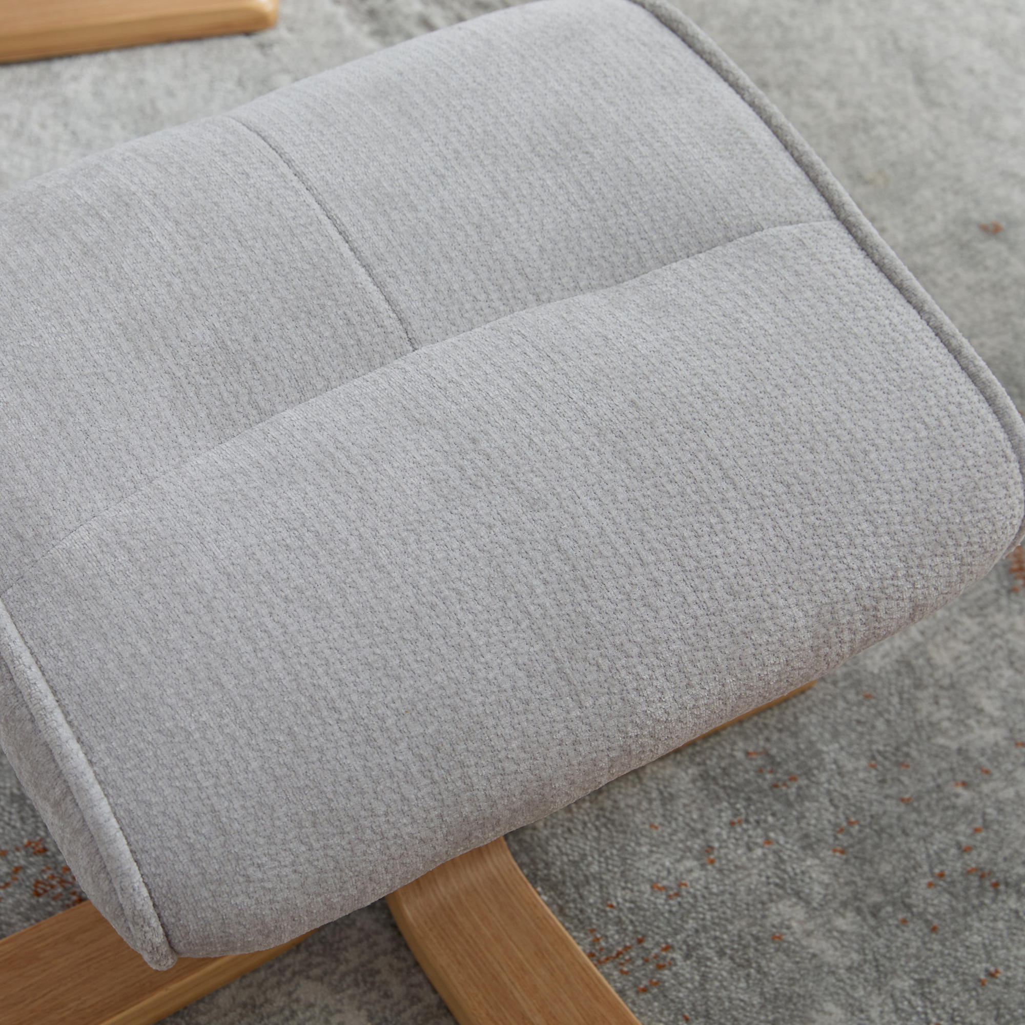 Dossier réglable 145° avec pouf