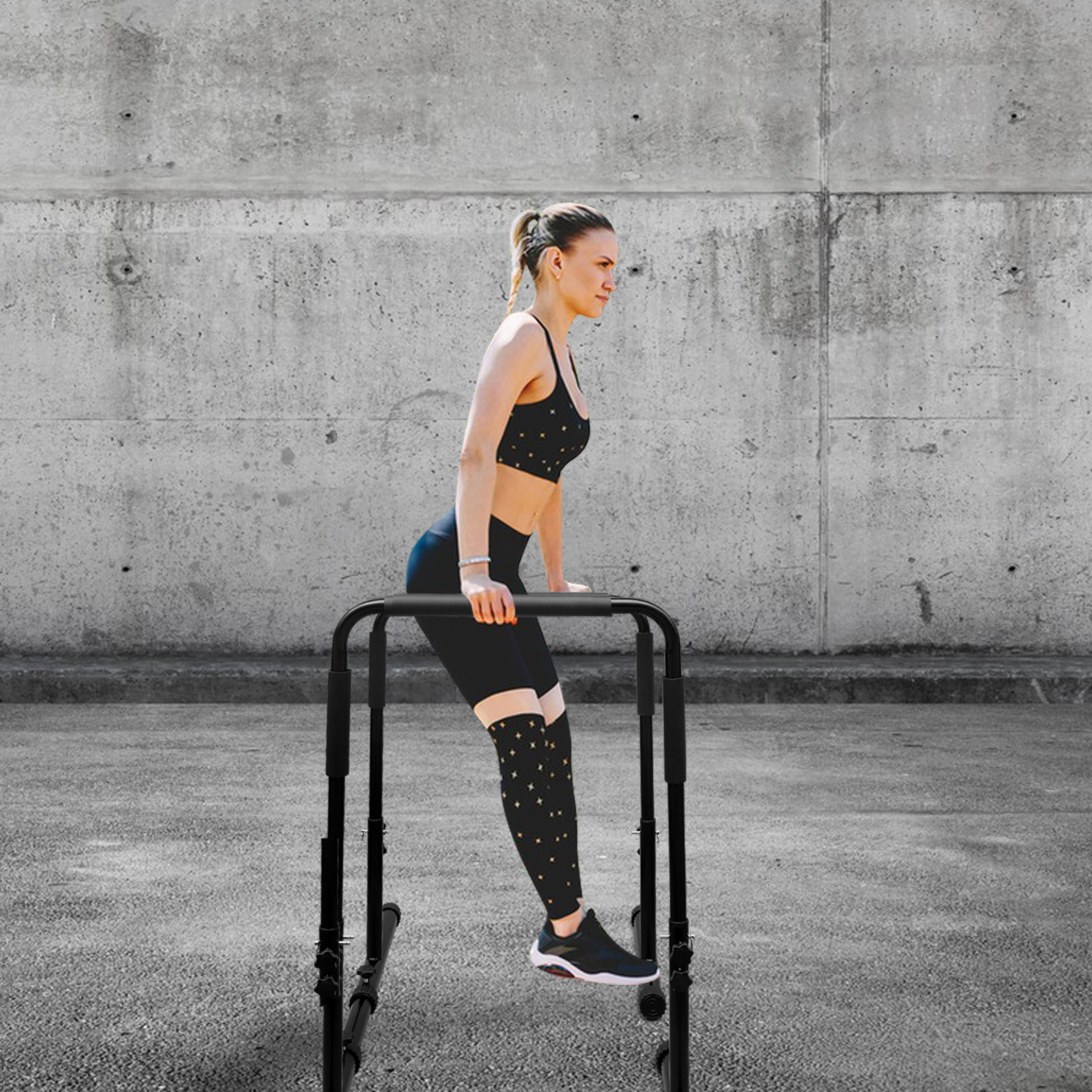 Barres parallèles de musculation en utilisation