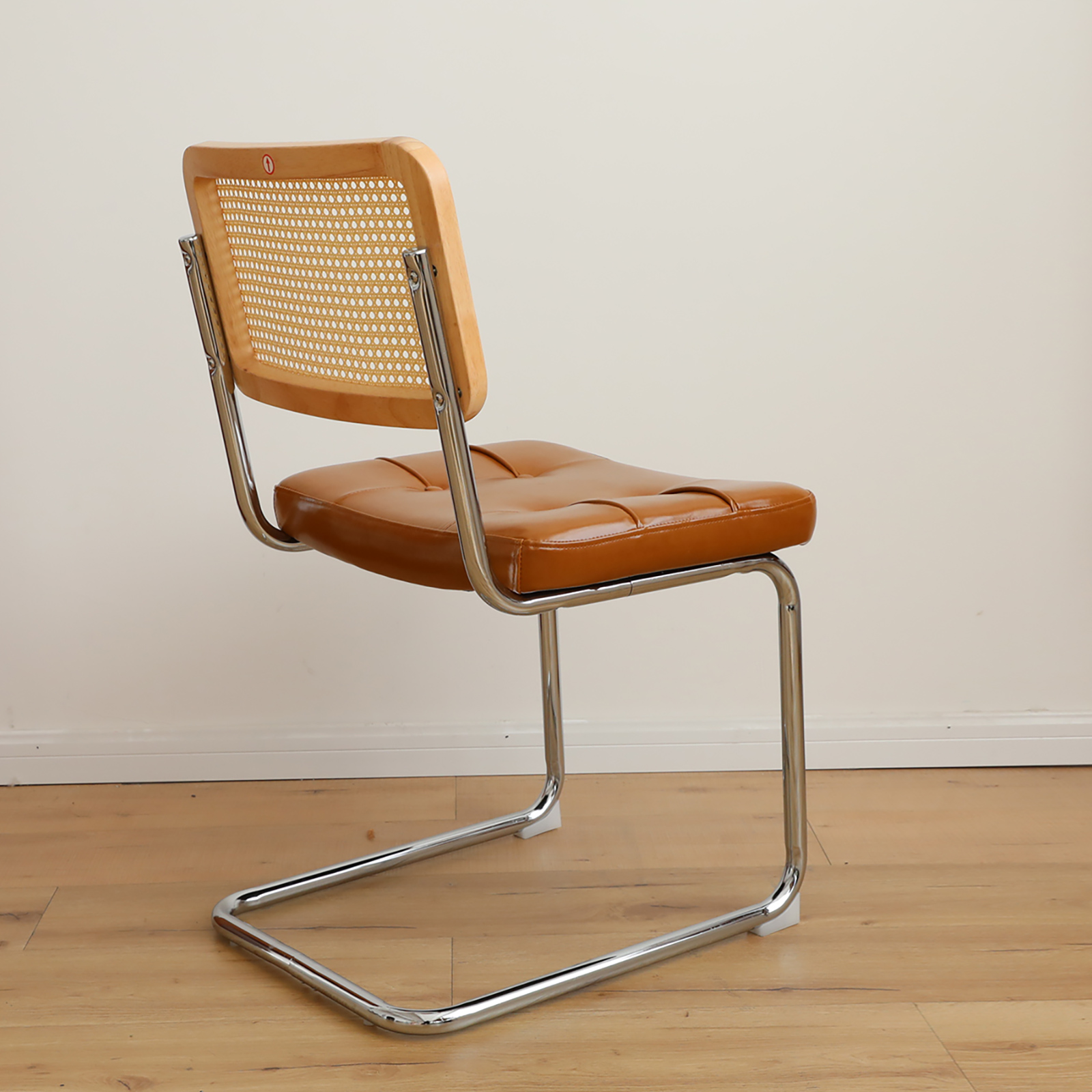 aperçu ambiance intérieur chaise cantilever