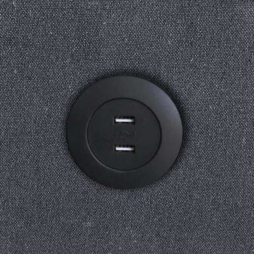Port USB et poches latérales