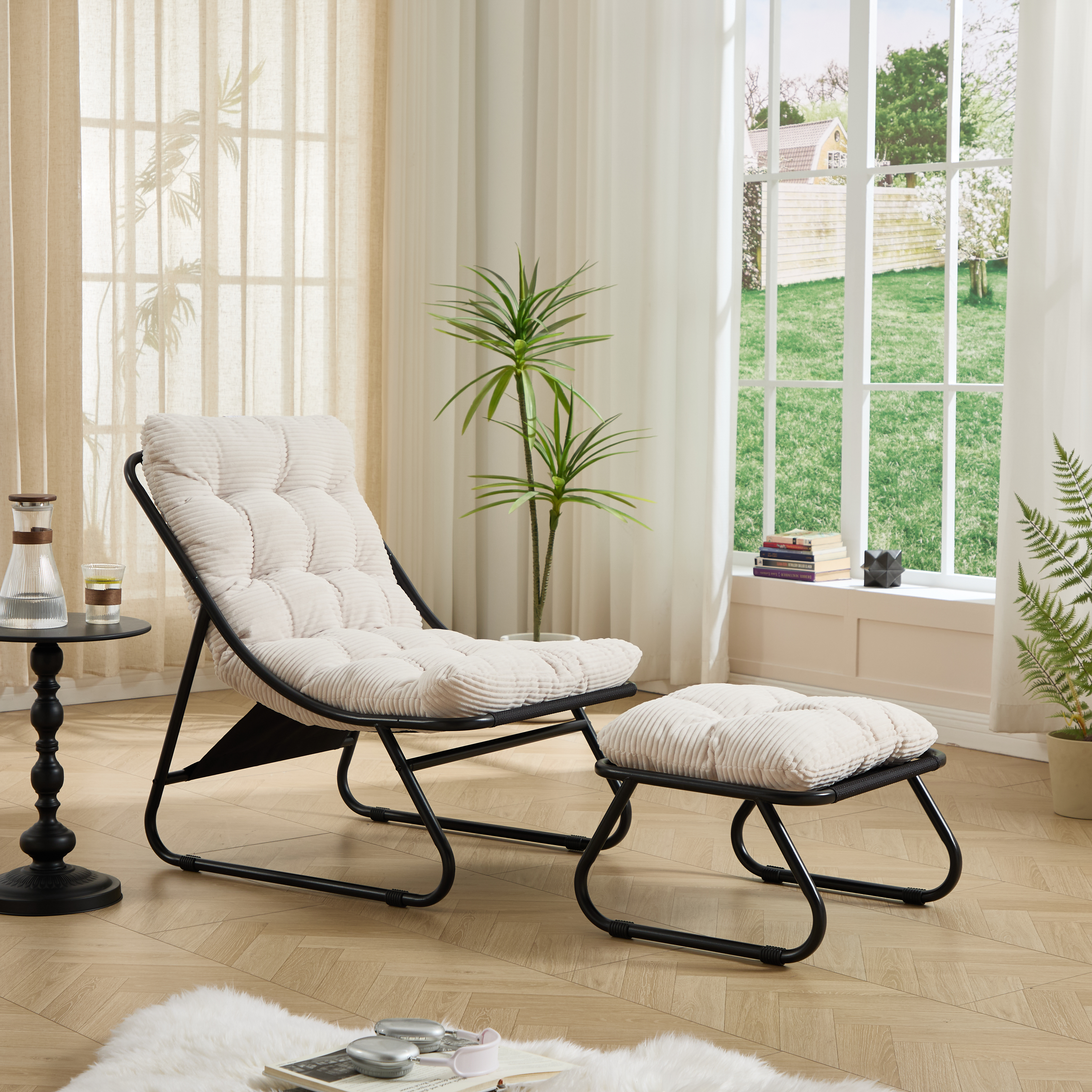 Structure métallique robuste, fauteuil et repose‑pied chacun jusqu’à 300 LBS