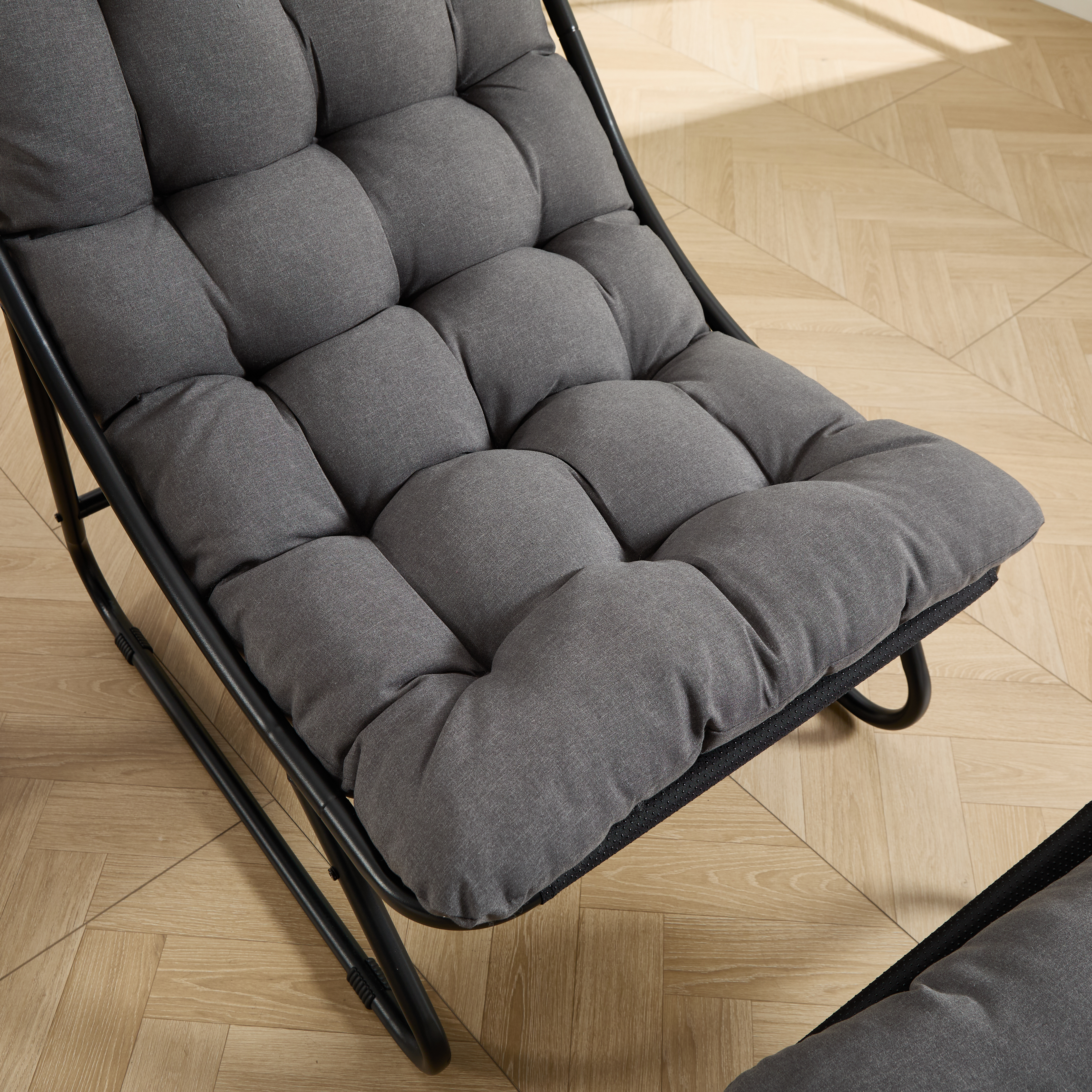 Design aux courbes gracieuses cadre métal