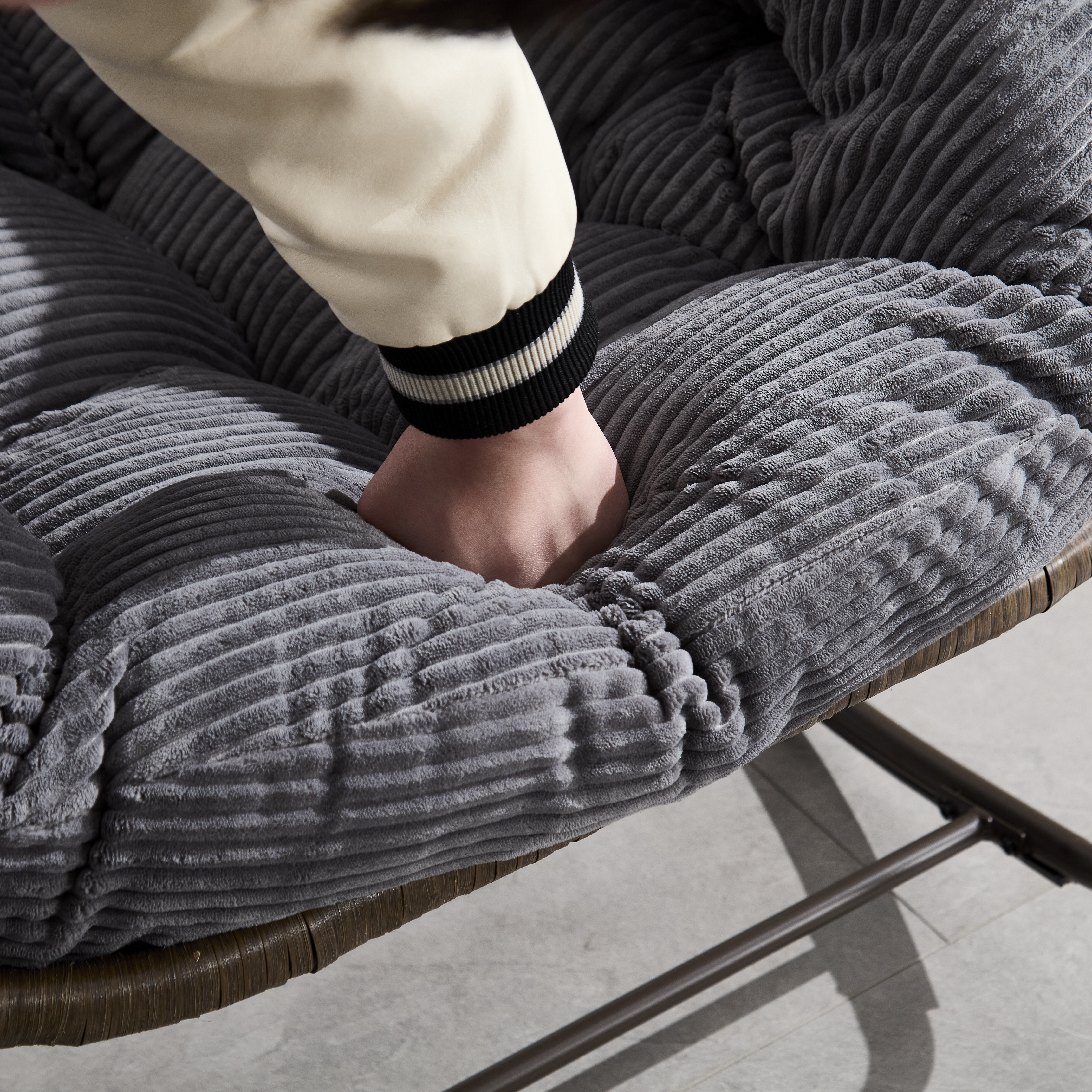 Fauteuil à bascule rotin synthétique vue générale